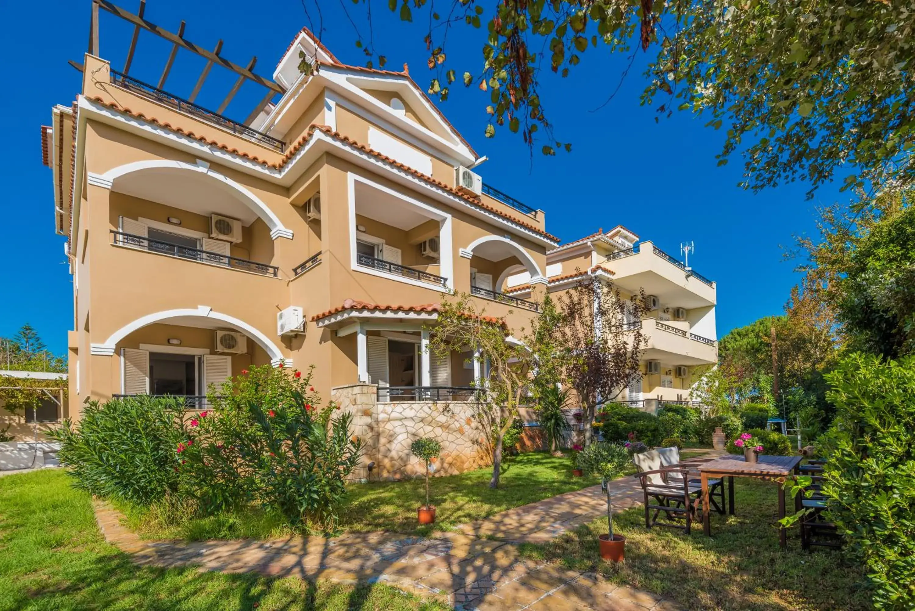 Mavra Elegant Apartments Mavra Elegant Apartments