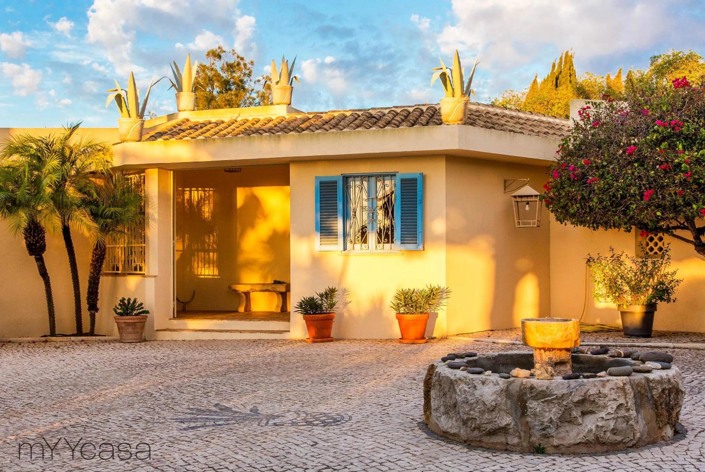 Property building in Quinta Azul - Gorgeous Apartment with Pool & Private Terrace