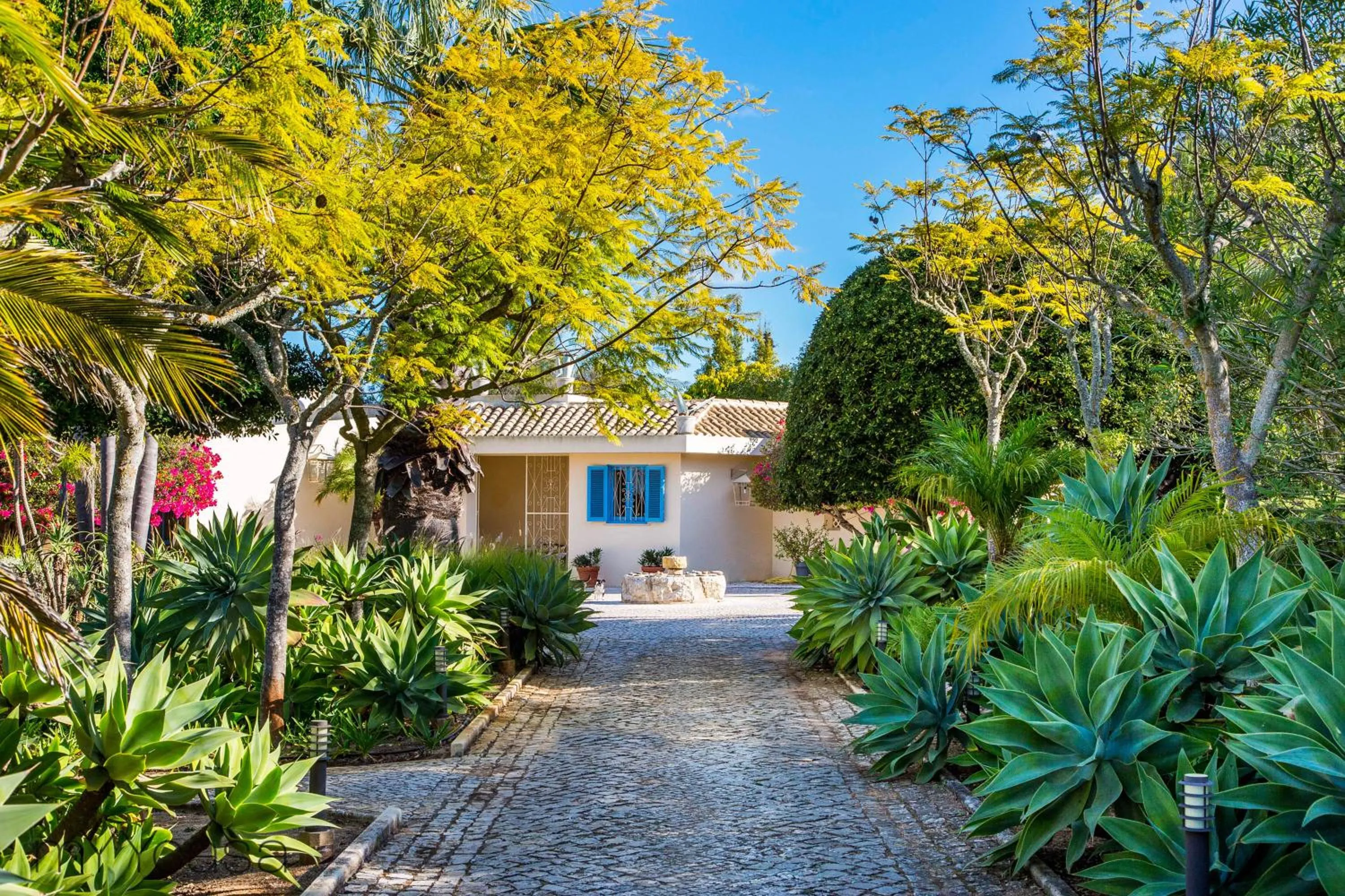 Property building in Quinta Azul - Gorgeous Apartment with Pool & Private Terrace