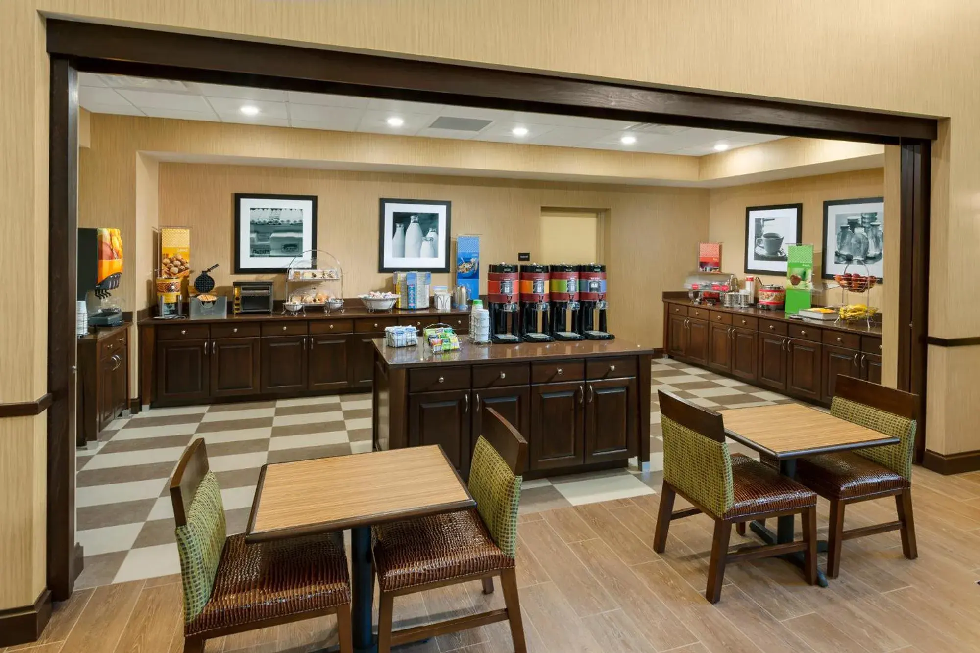 Breakfast in Hampton Inn & Suites Williamsport - Faxon Exit Breakfast in Hampton Inn & Suites Williamsport - Faxon Exit