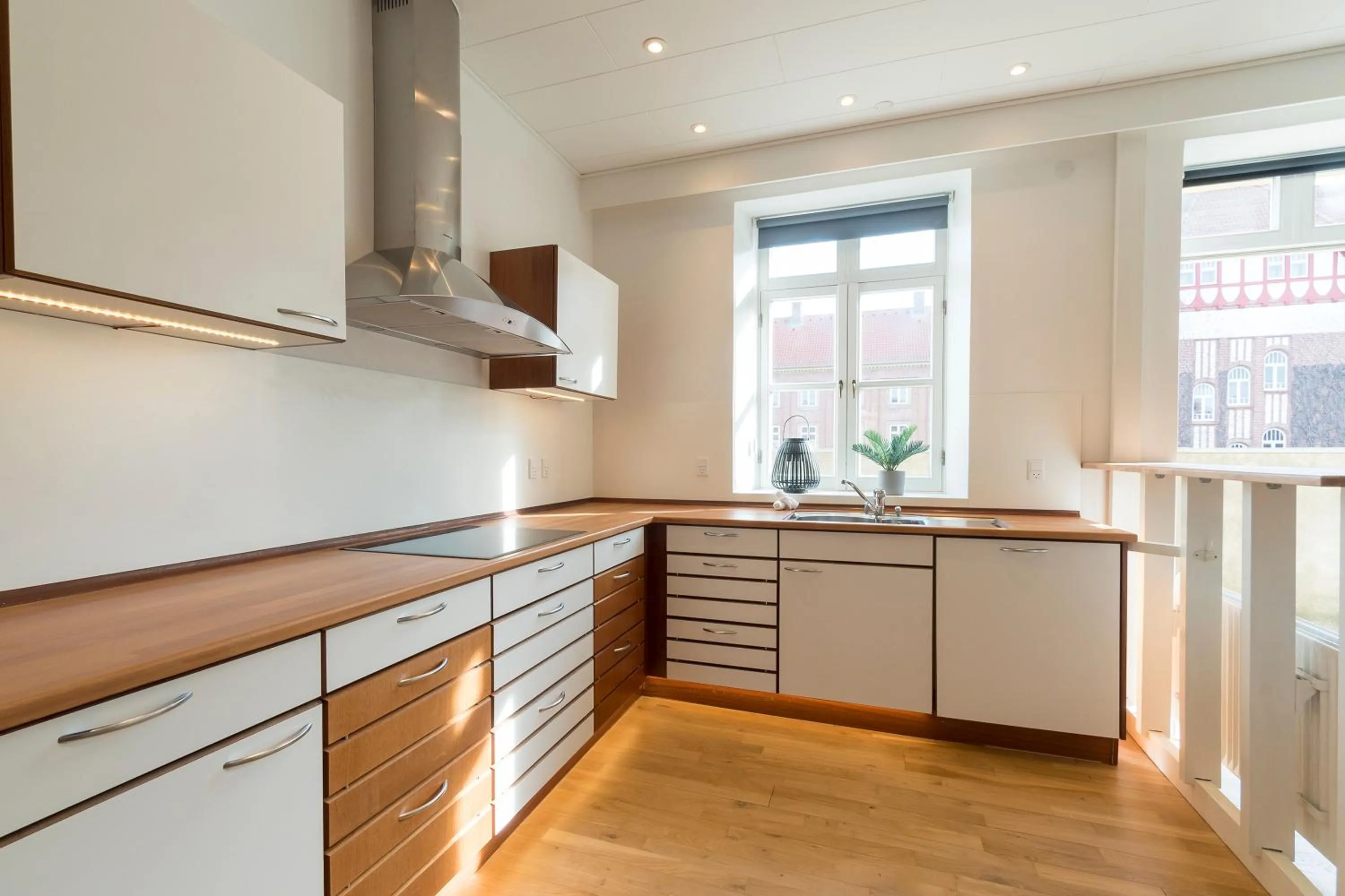 Kitchen or kitchenette in City Center Penthouse