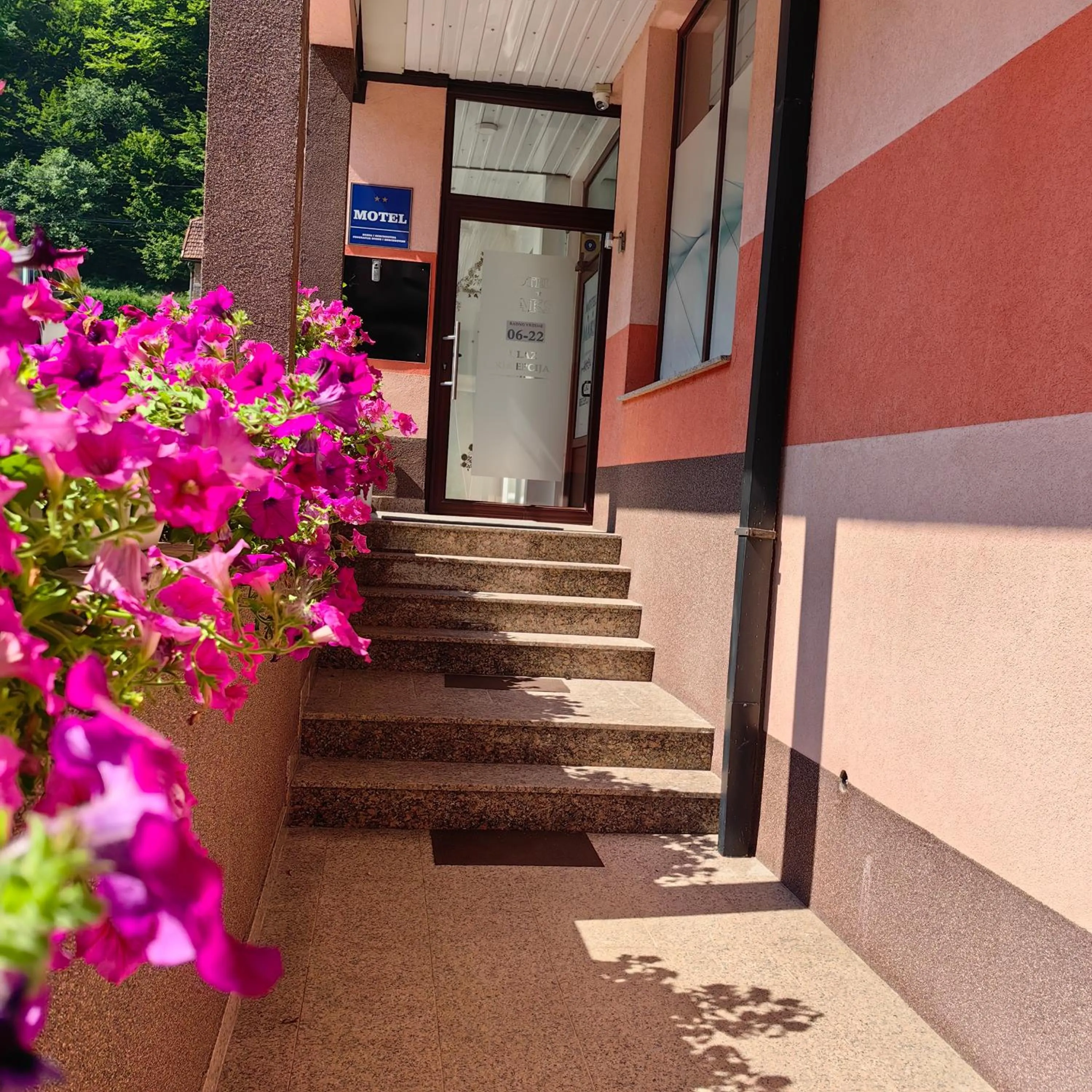 Facade/entrance in Motel Maks