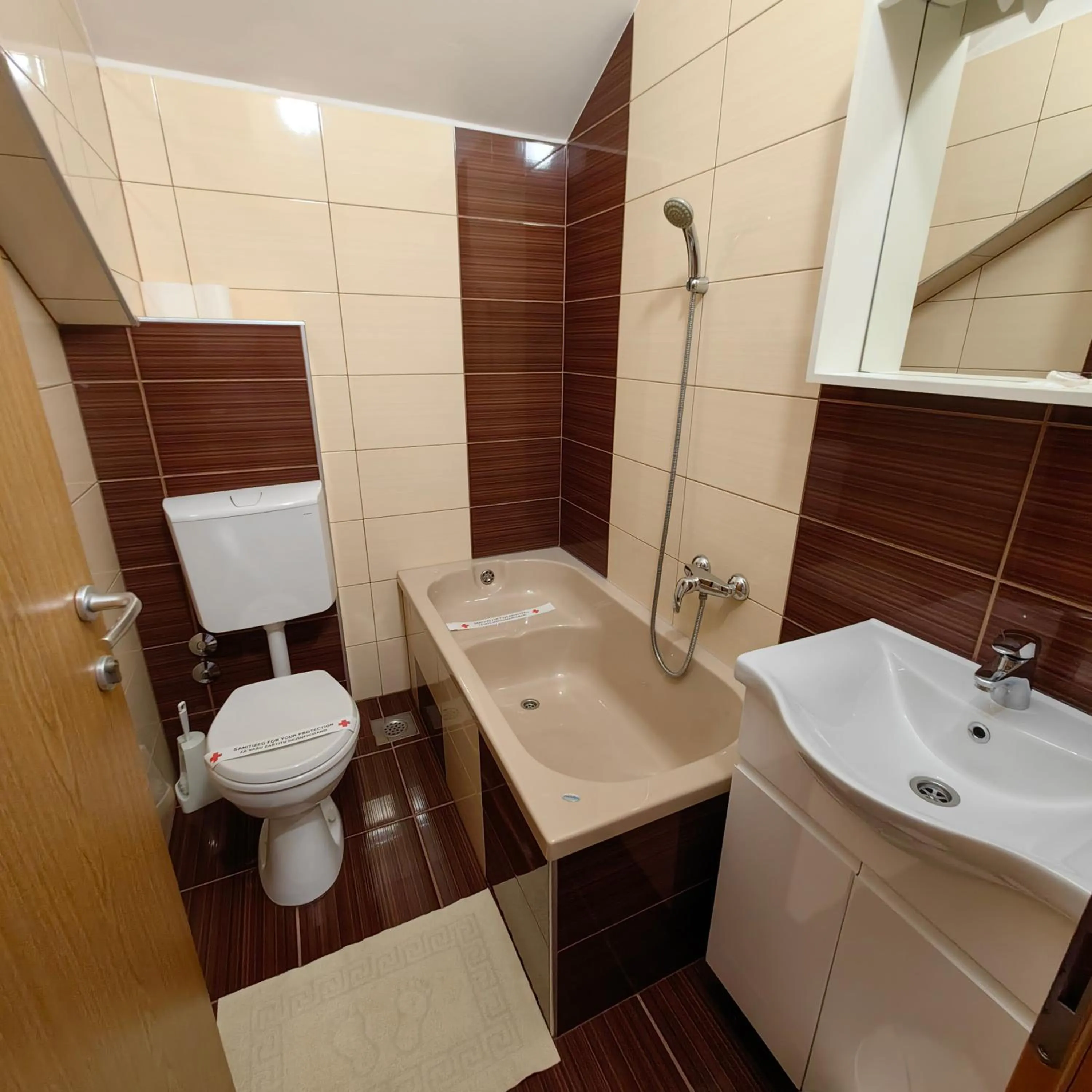 Toilet in Motel Maks