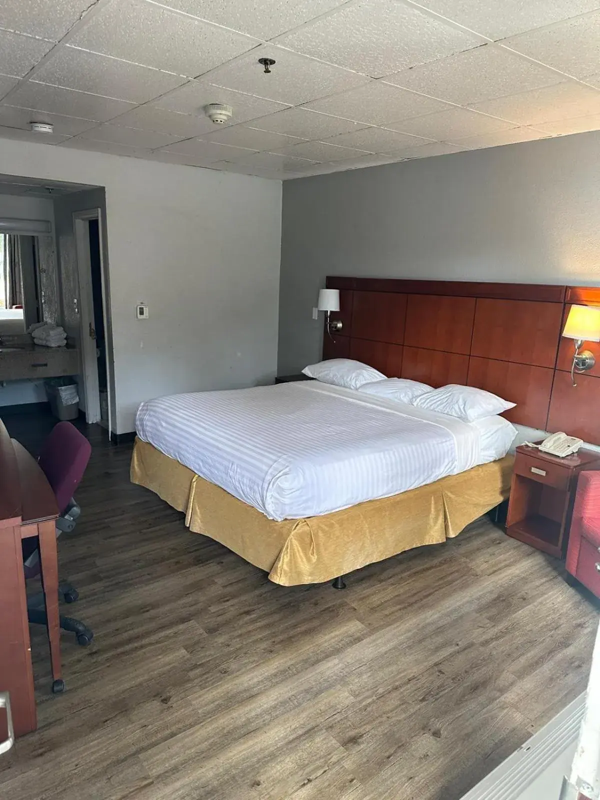 Photo of the whole room, Bed in Park View Inn. Photo of the whole room, Bed in Park View Inn.