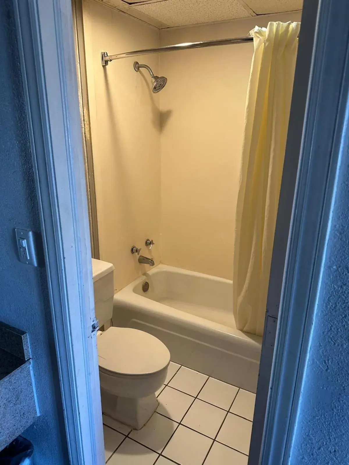 Toilet in Park View Inn. Toilet in Park View Inn.