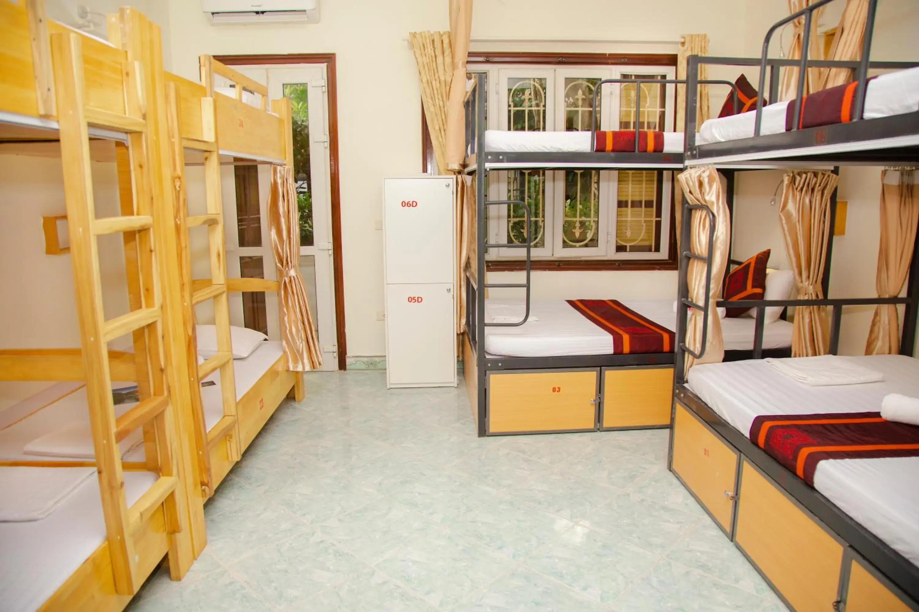 bunk bed, Bed in Hanoi City Backpackers Hostel bunk bed, Bed in Hanoi City Backpackers Hostel