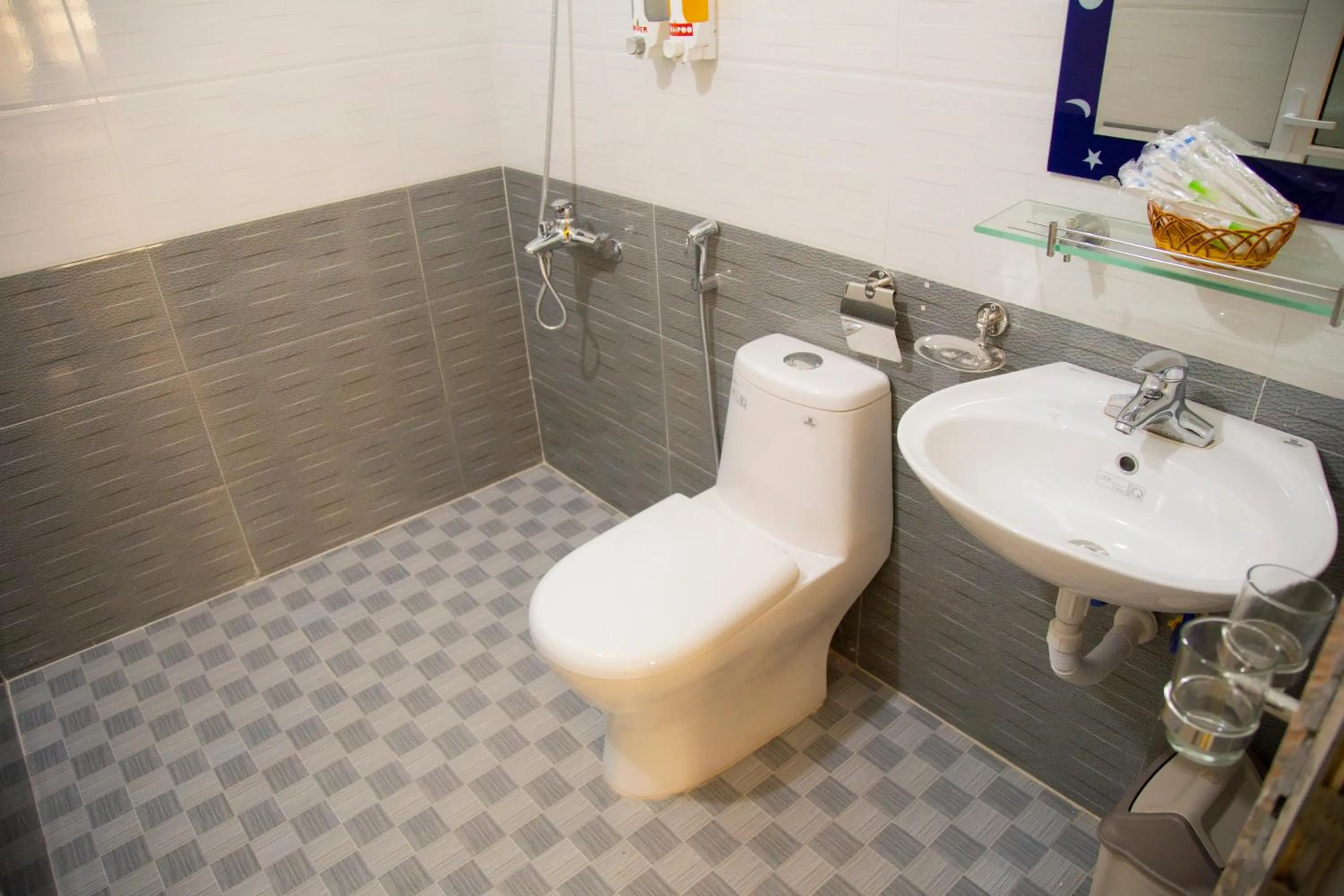 Bathroom in Hanoi City Backpackers Hostel