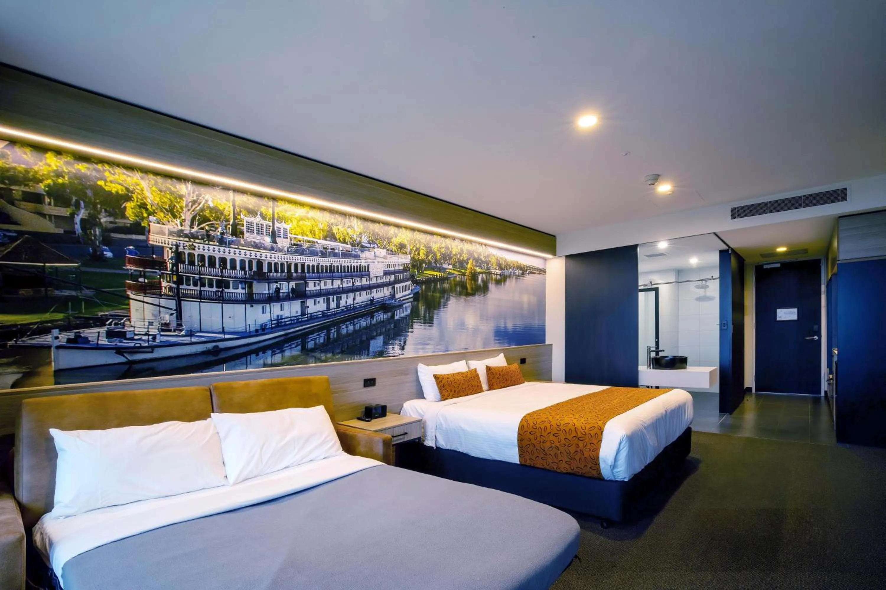 Bedroom, Bed in Bridgeport Hotel