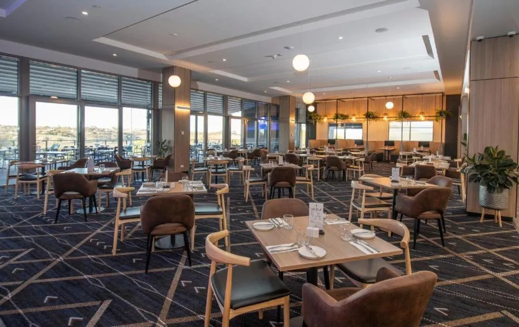 Restaurant/places to eat in Bridgeport Hotel