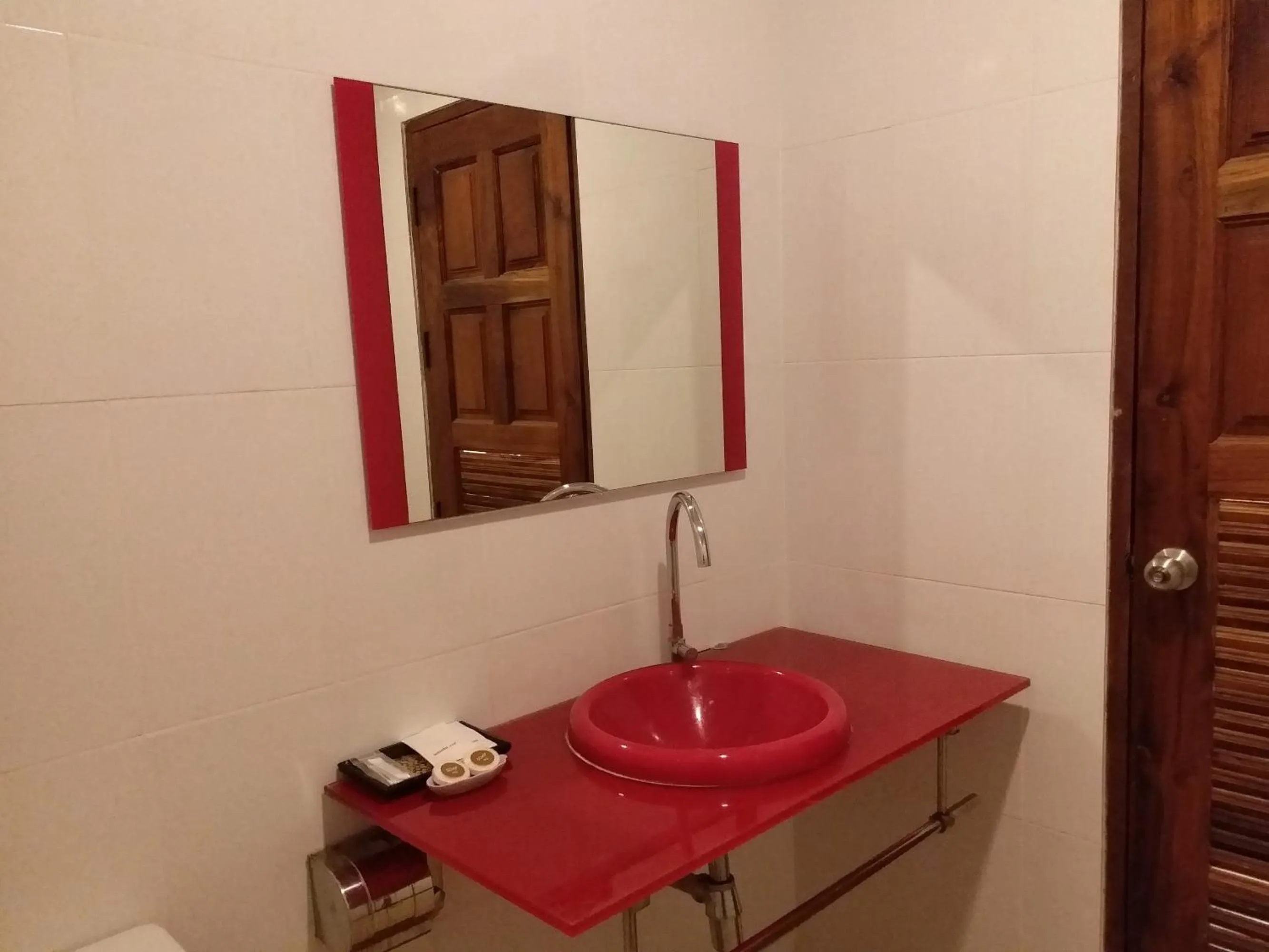 Bathroom in Sand Paisan Resort