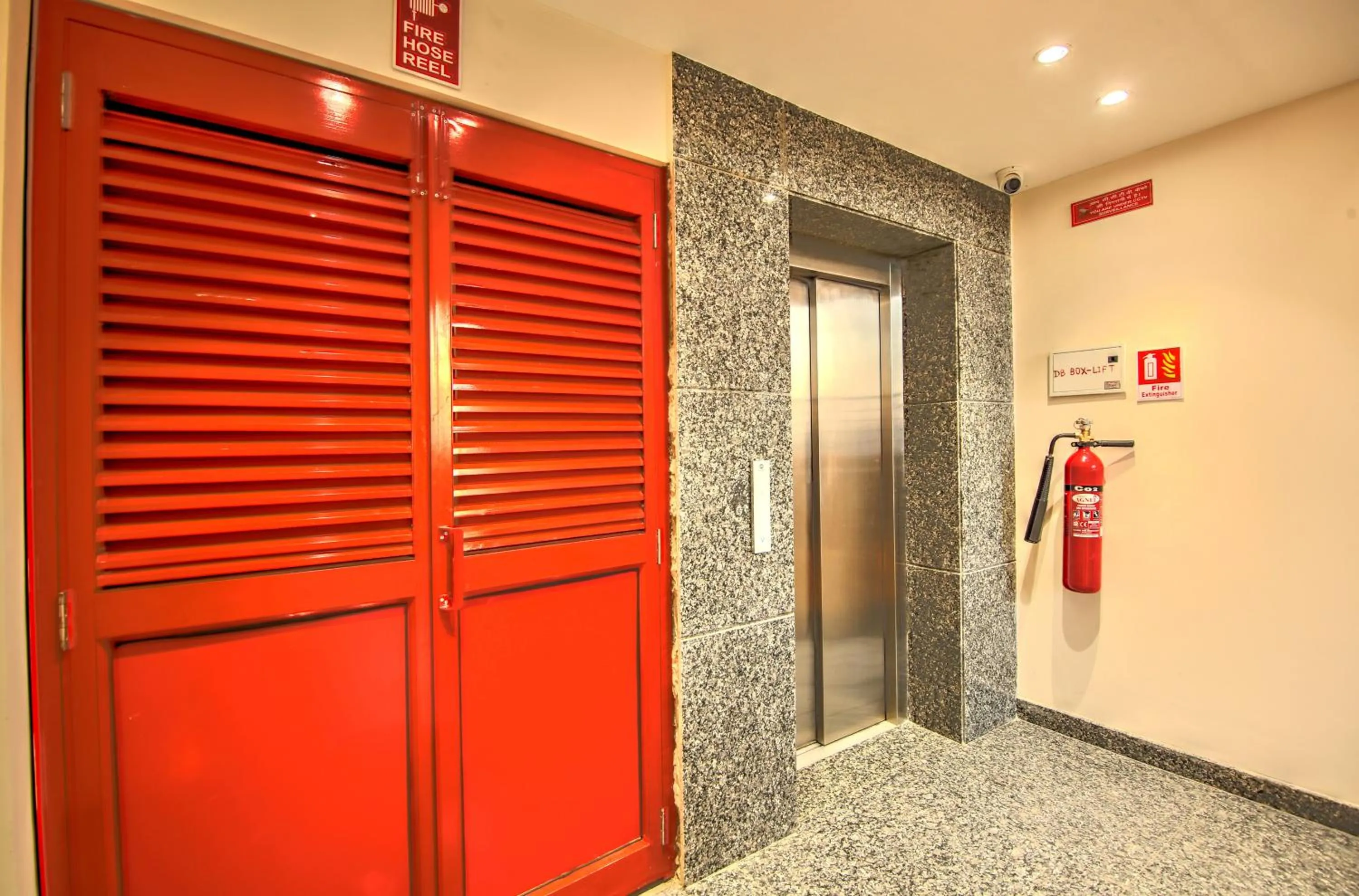 elevator in Hotel 91 Huda City Centre