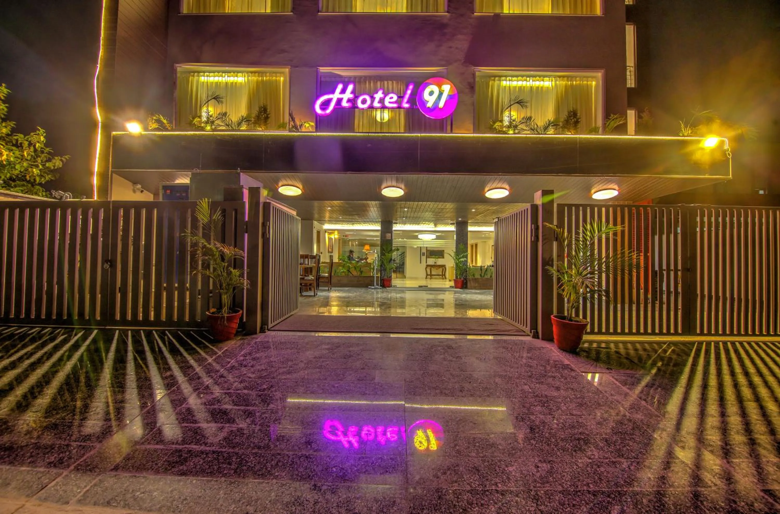 Facade/entrance in Hotel 91 Huda City Centre