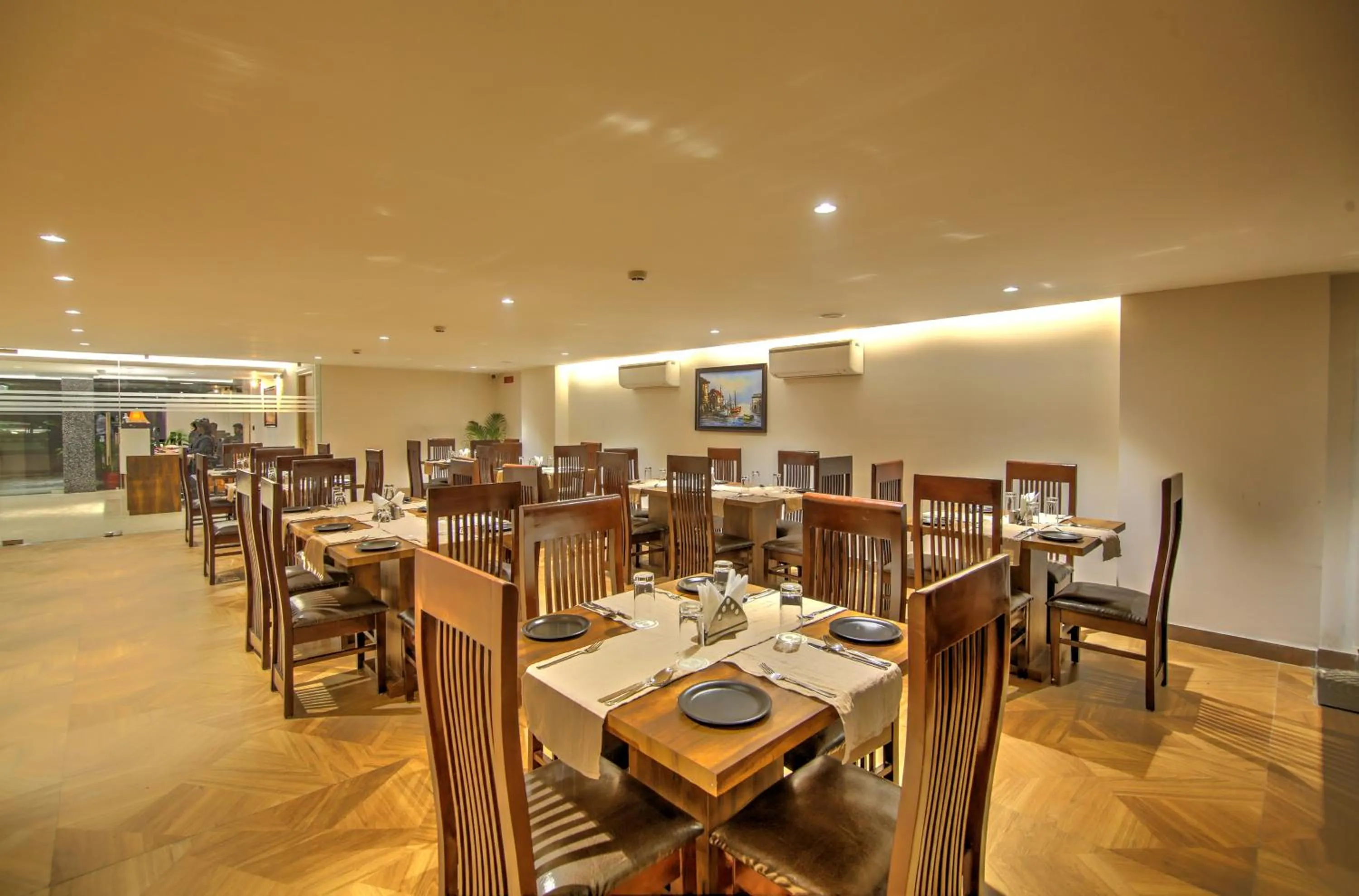 Restaurant/places to eat in Hotel 91 Huda City Centre
