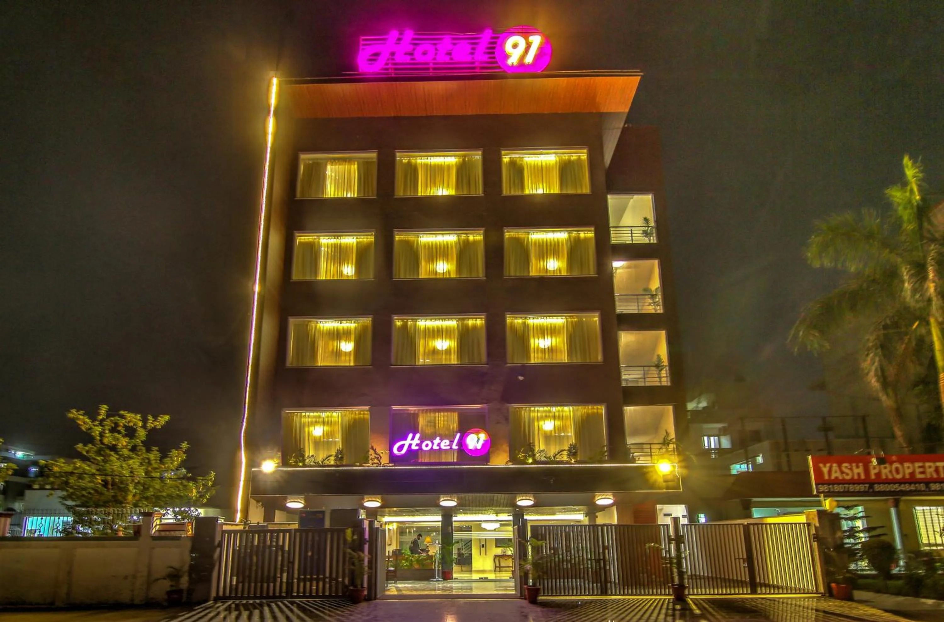 Property building in Hotel 91 Huda City Centre