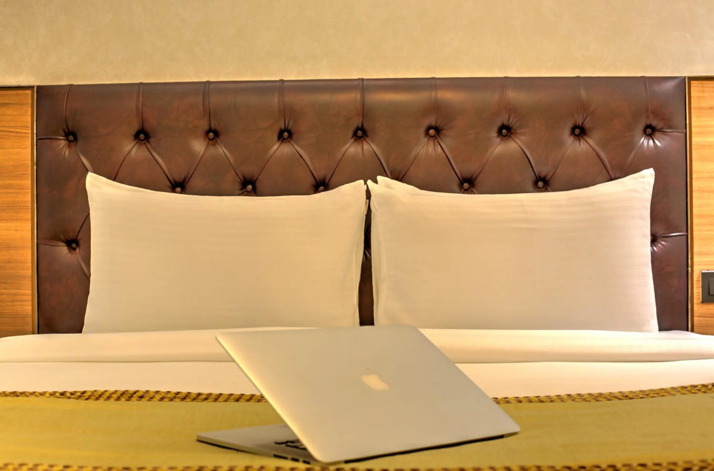 Bed in Hotel 91 Huda City Centre