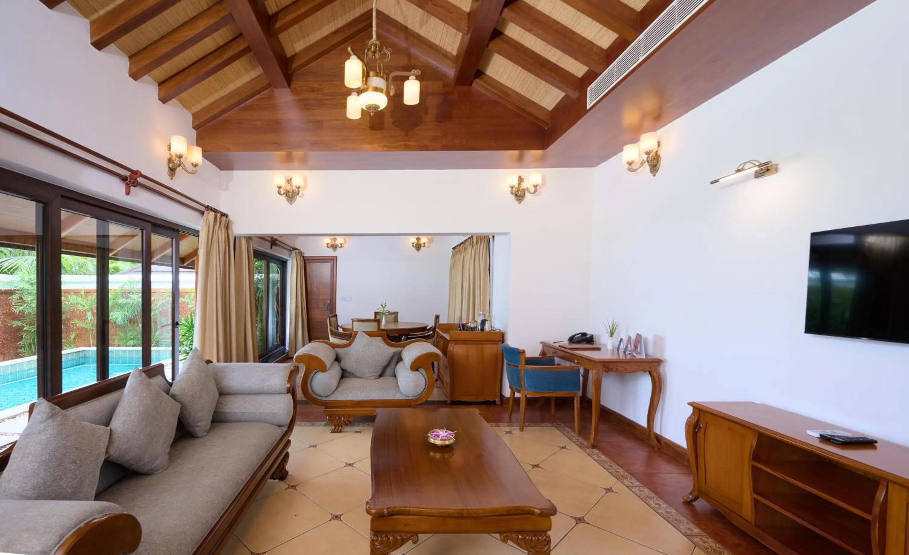 Living room in Gokulam Grand Resort & Spa, Kumarakom