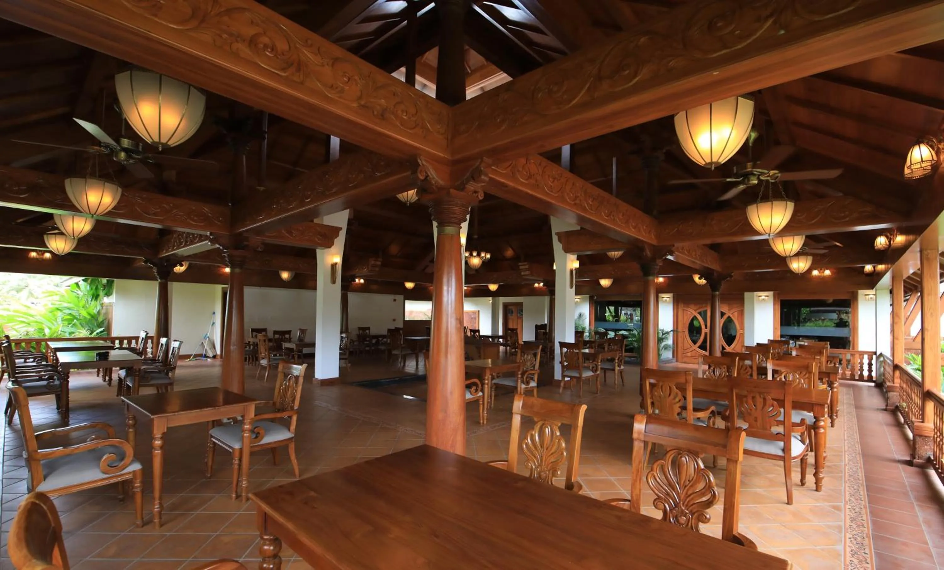 Restaurant/places to eat in Gokulam Grand Resort & Spa, Kumarakom