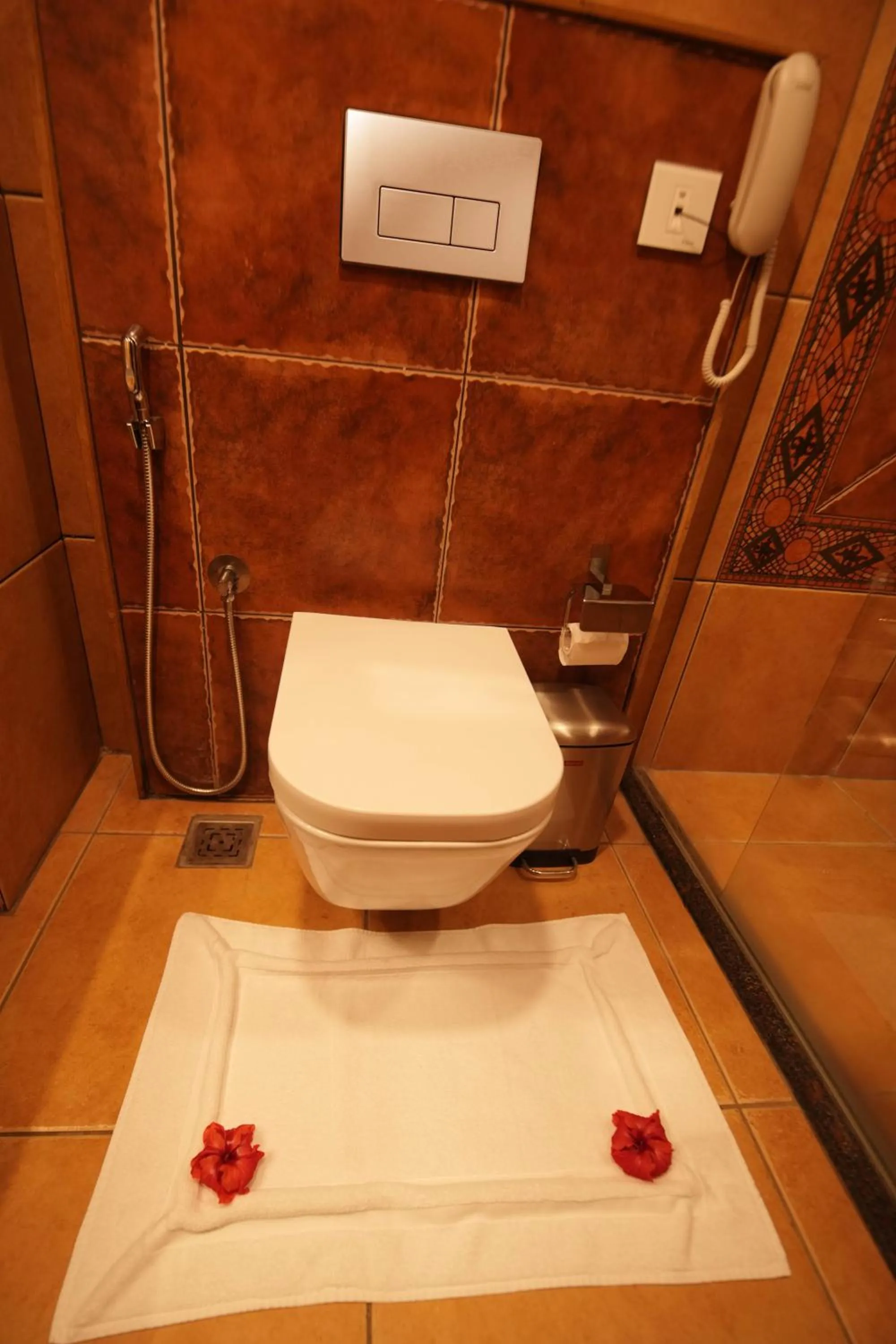Bathroom in Gokulam Grand Resort & Spa, Kumarakom