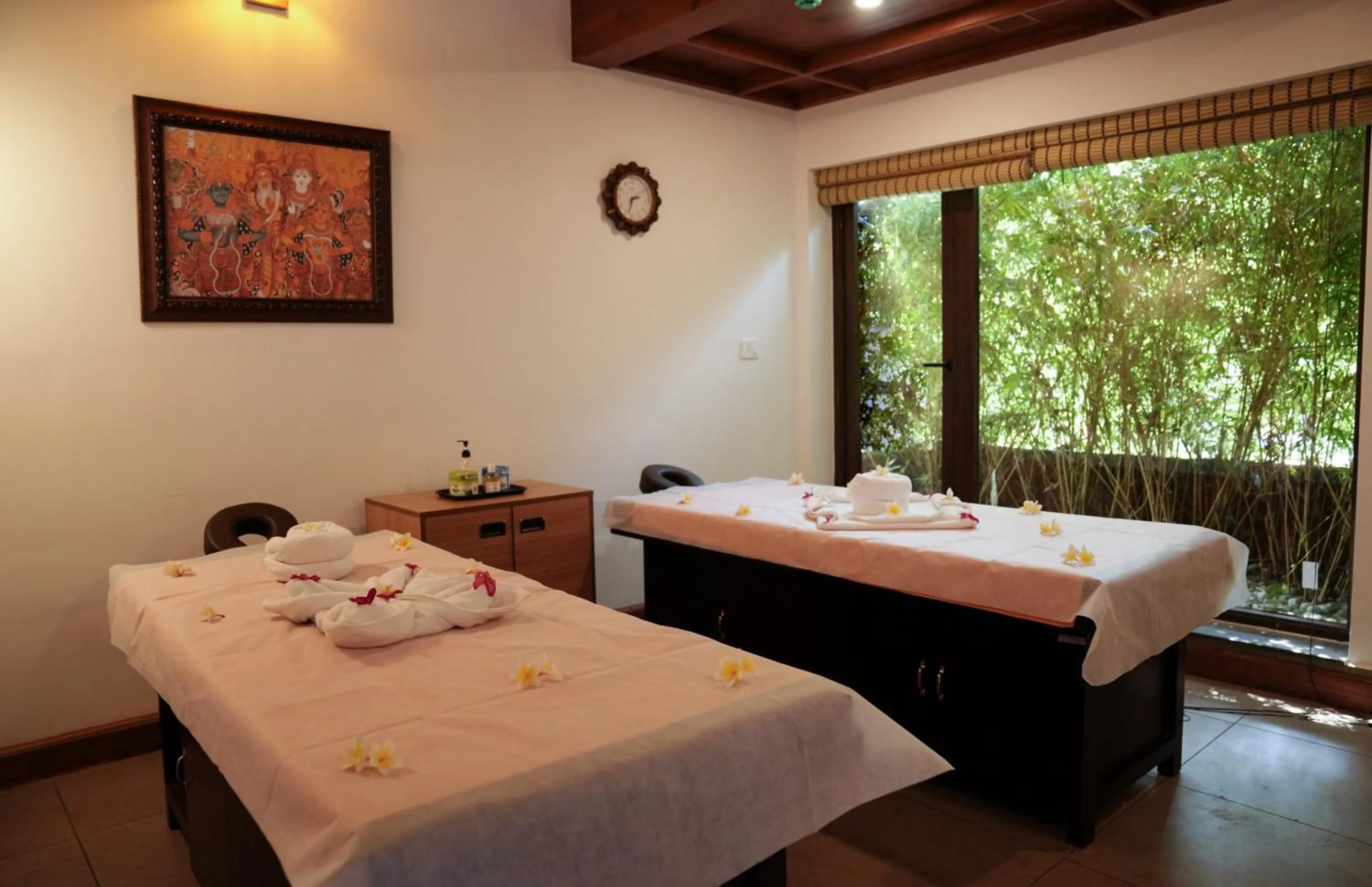 Massage in Gokulam Grand Resort & Spa, Kumarakom
