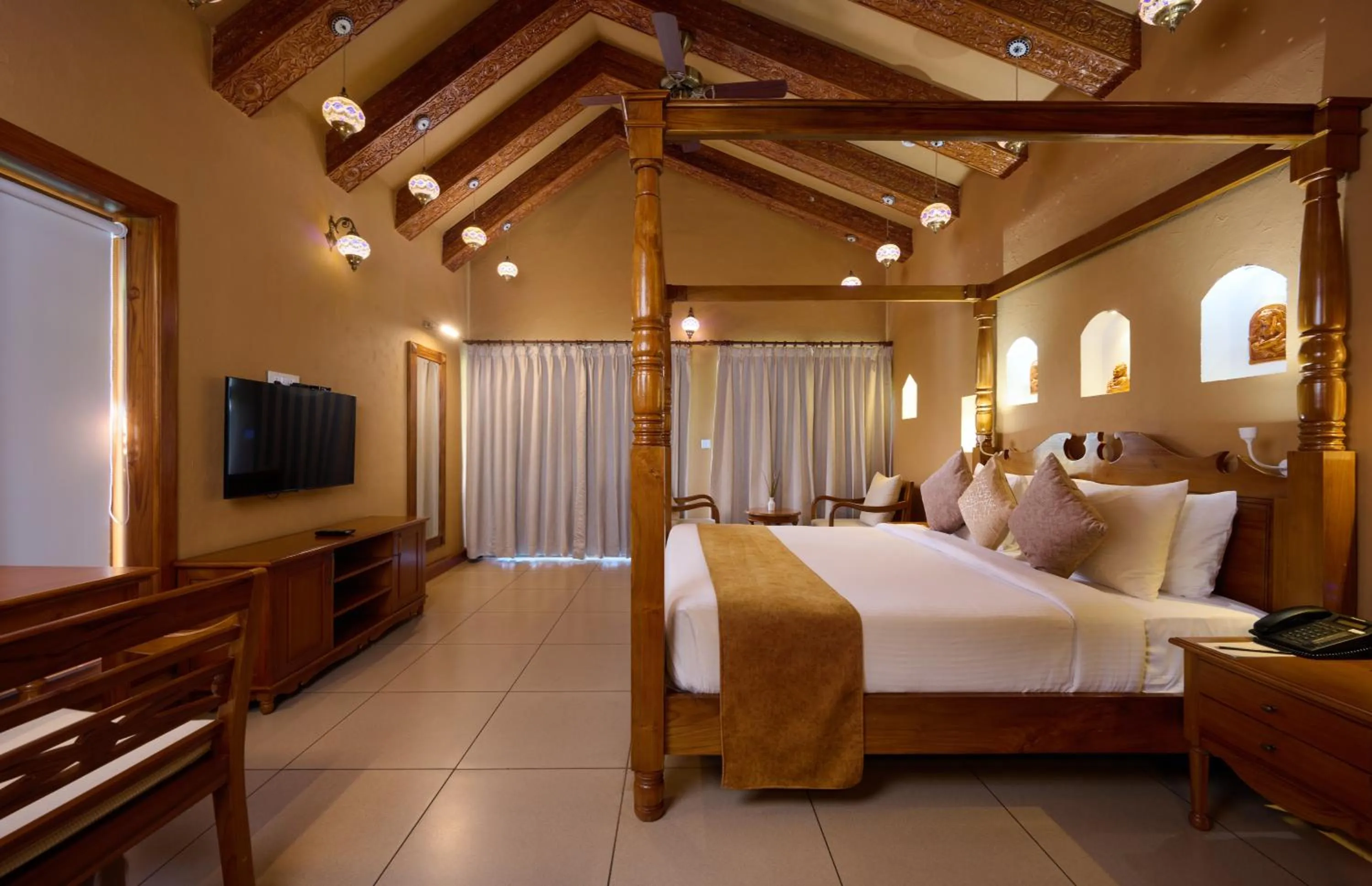 Bed in Gokulam Grand Resort & Spa, Kumarakom