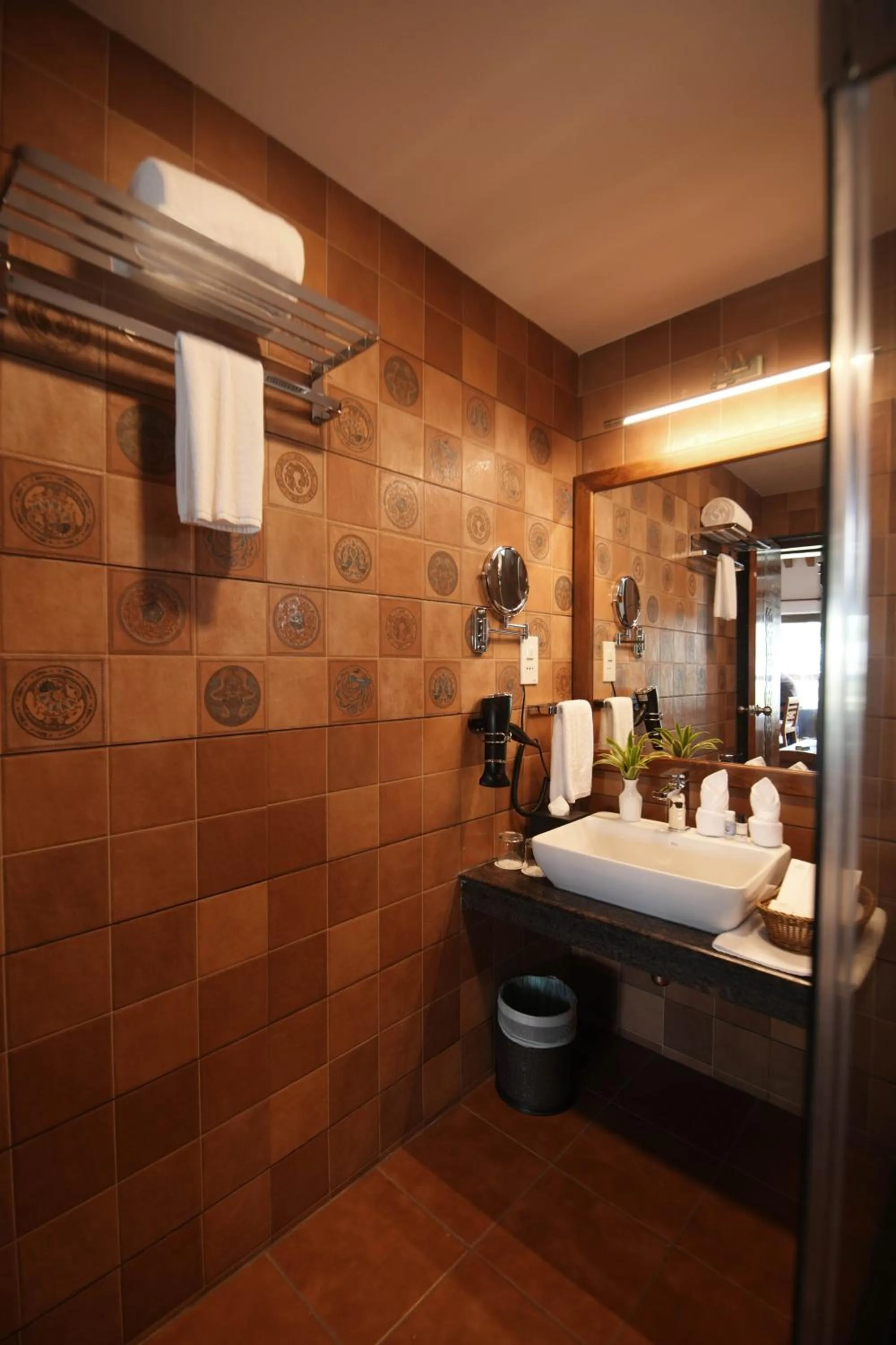 Bathroom in Gokulam Grand Resort & Spa, Kumarakom