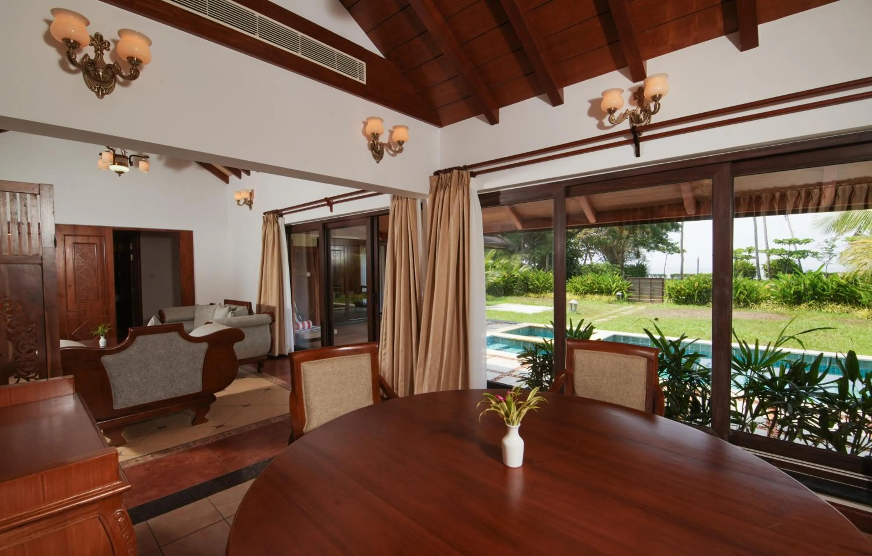 Living room in Gokulam Grand Resort & Spa, Kumarakom