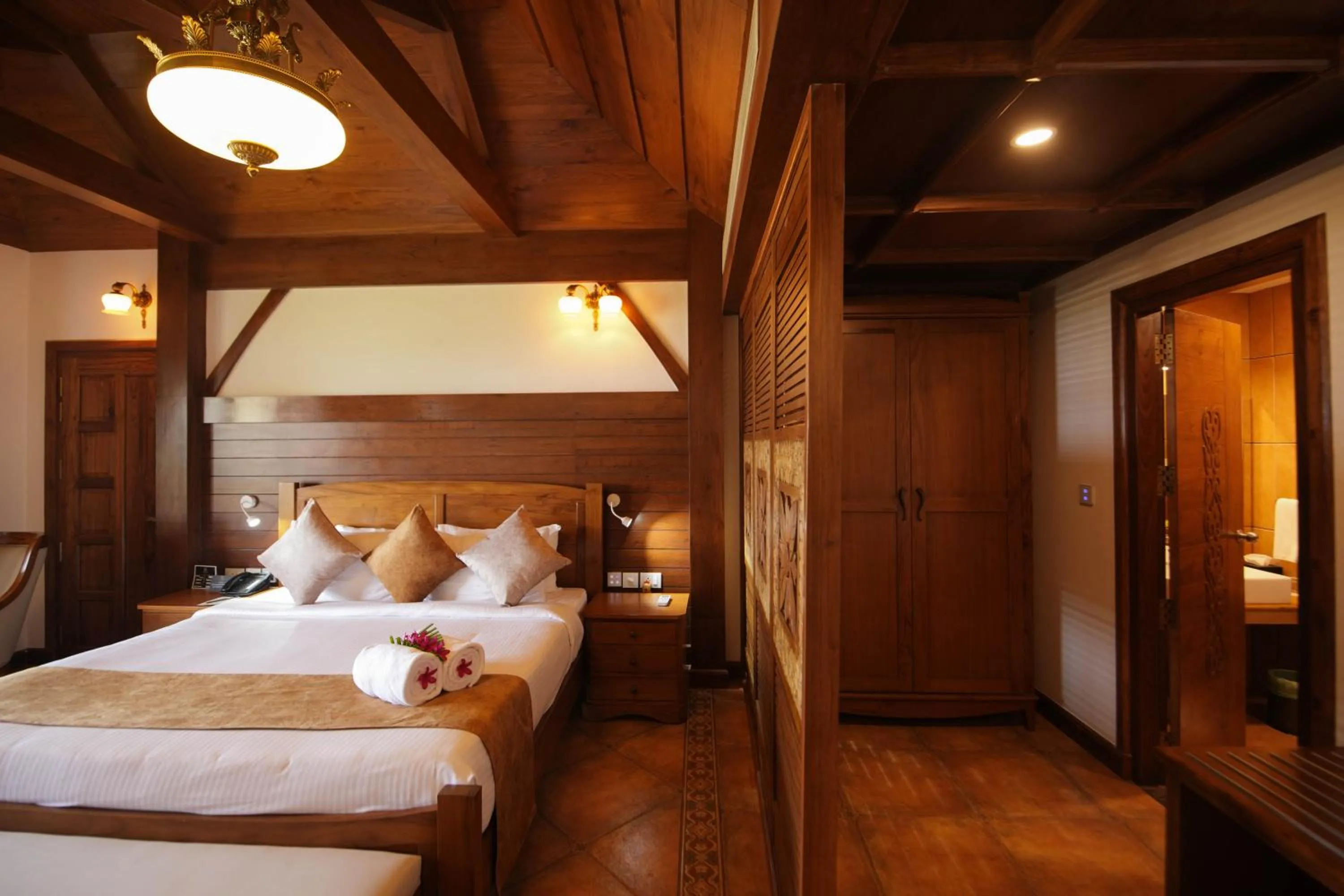 Bedroom, Bed in Gokulam Grand Resort & Spa, Kumarakom