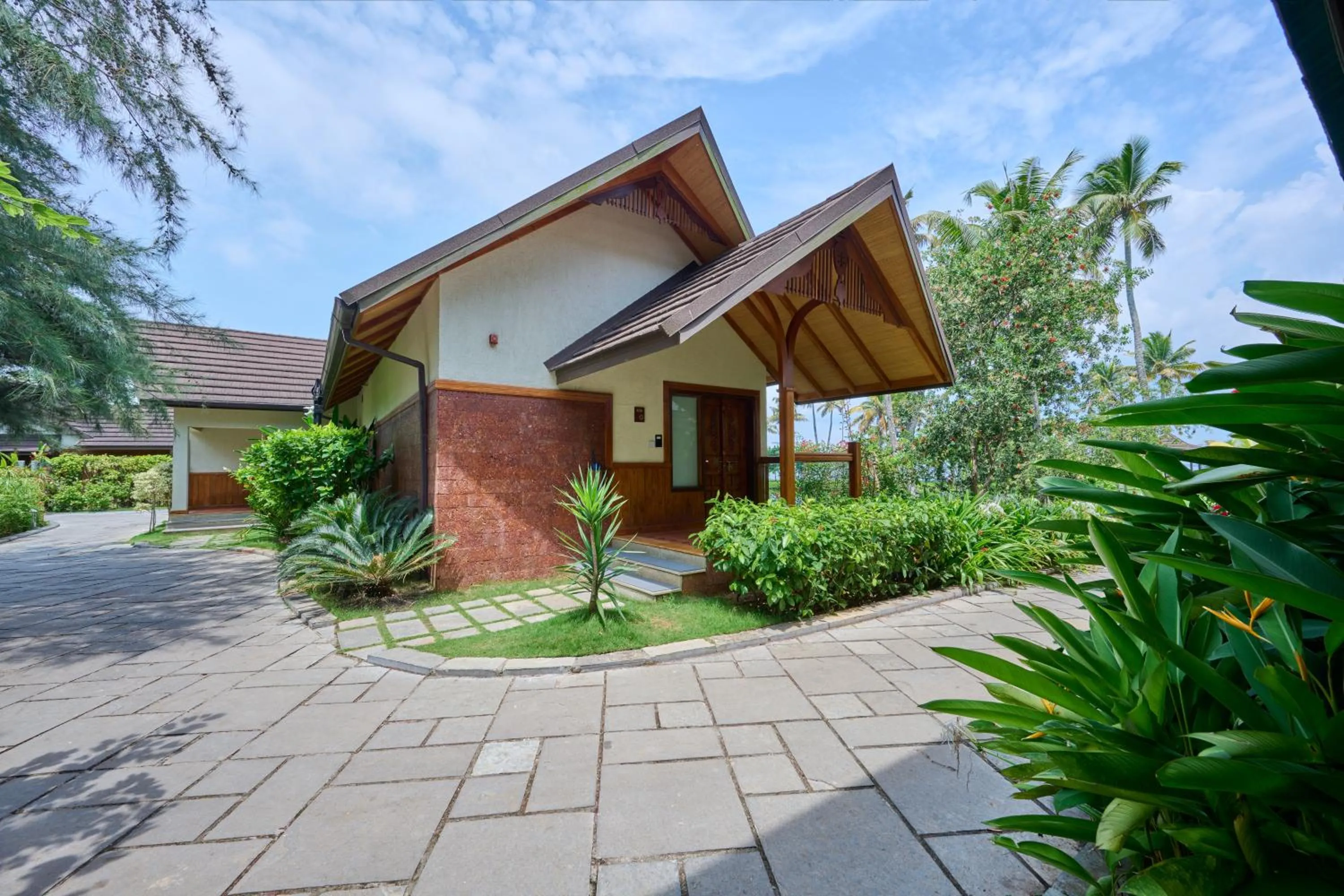 Facade/entrance in Gokulam Grand Resort & Spa, Kumarakom