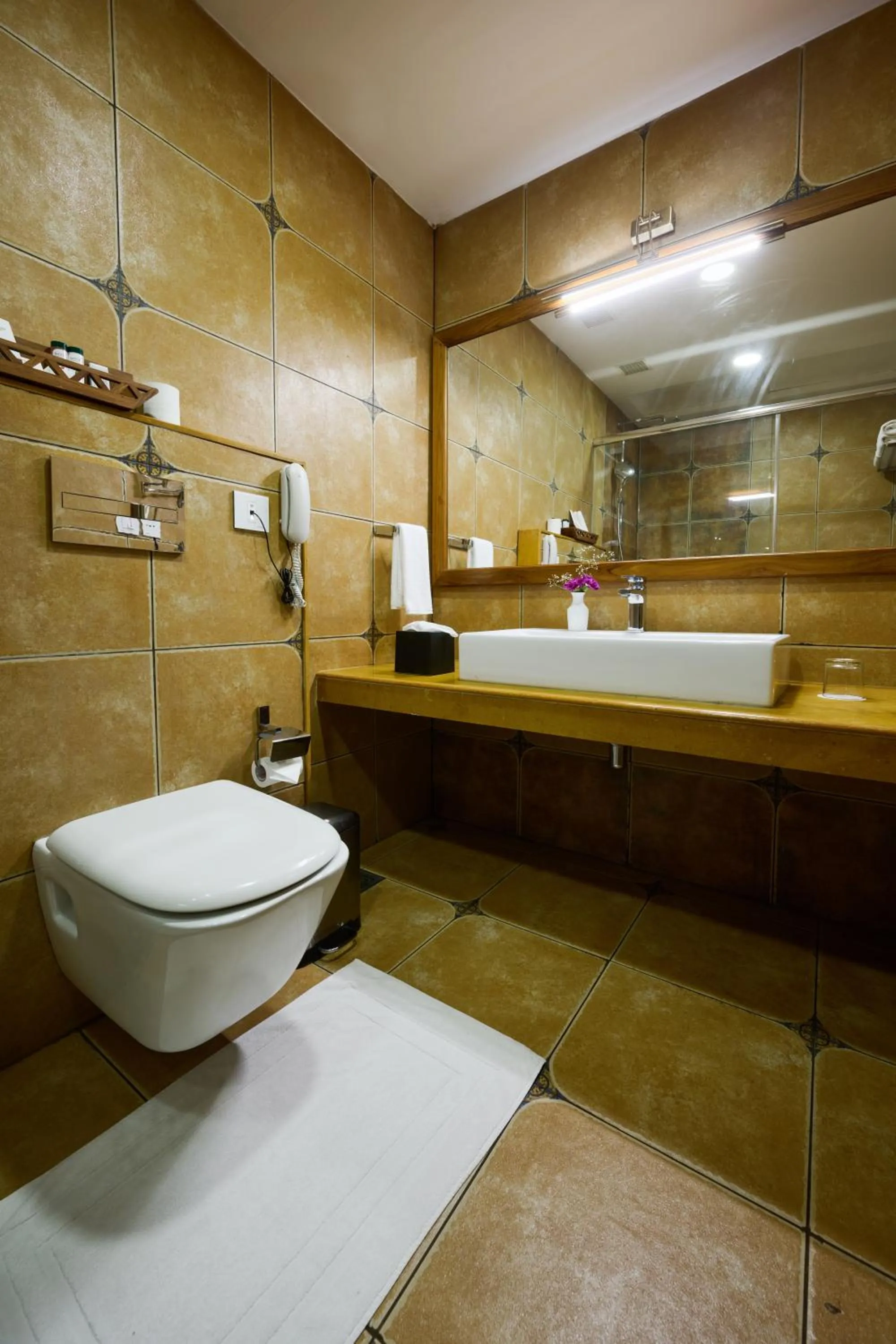 Bathroom in Gokulam Grand Resort & Spa, Kumarakom