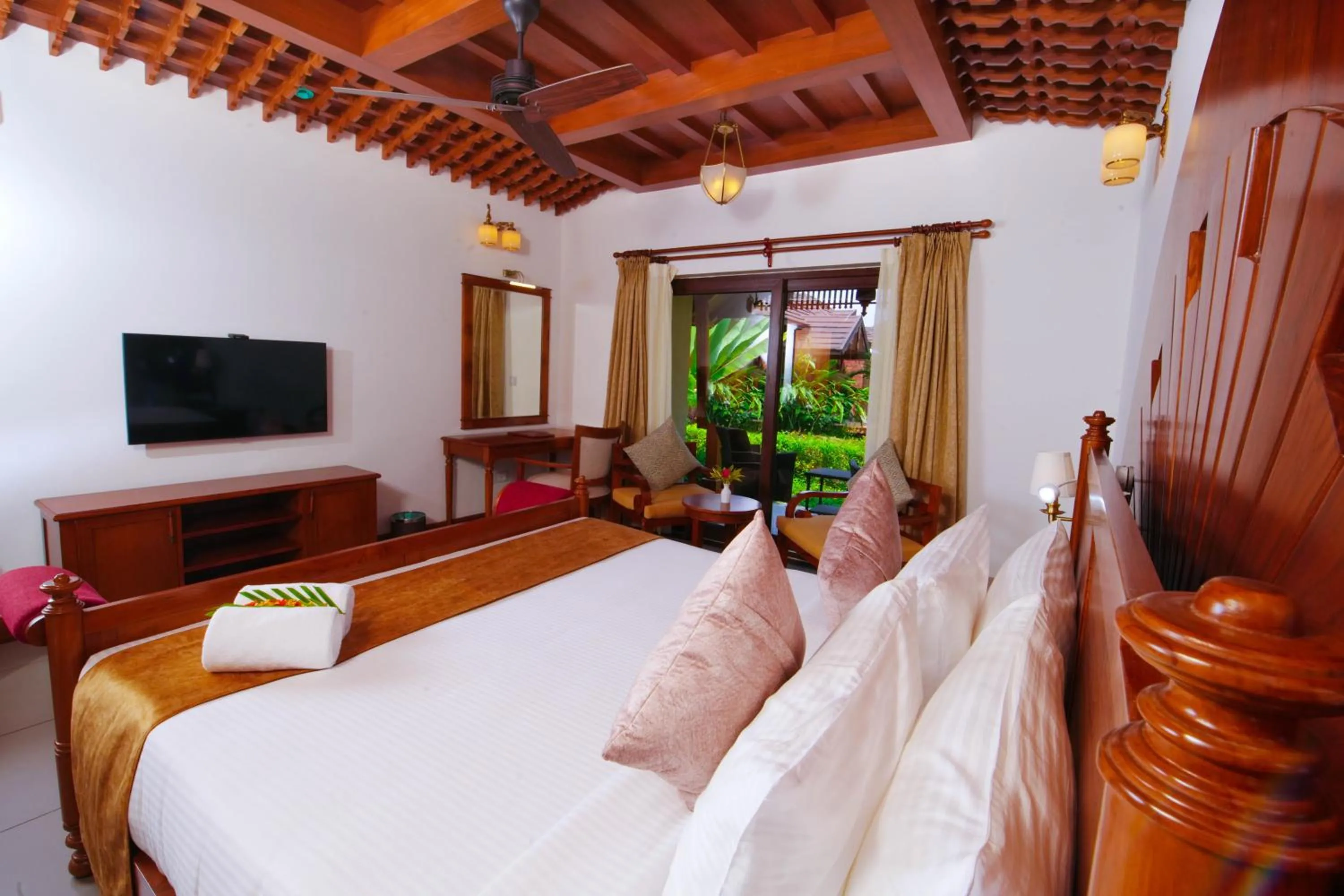 Bed in Gokulam Grand Resort & Spa, Kumarakom
