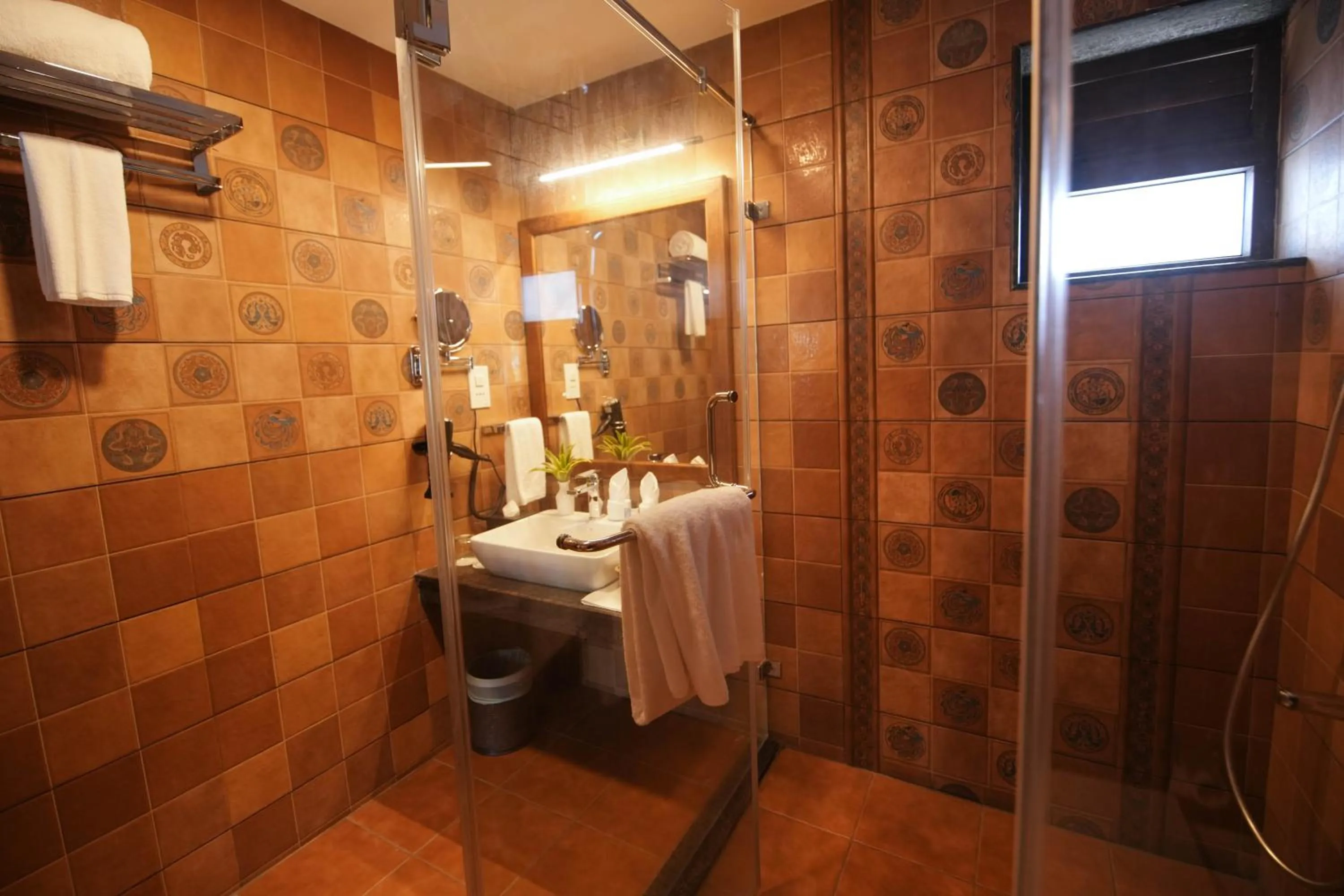 Bathroom in Gokulam Grand Resort & Spa, Kumarakom