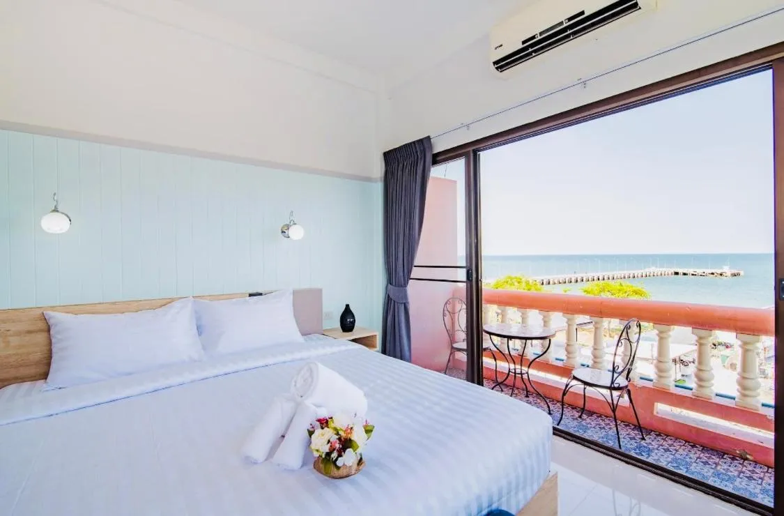 Bed in MANDARIN LODGE by victor