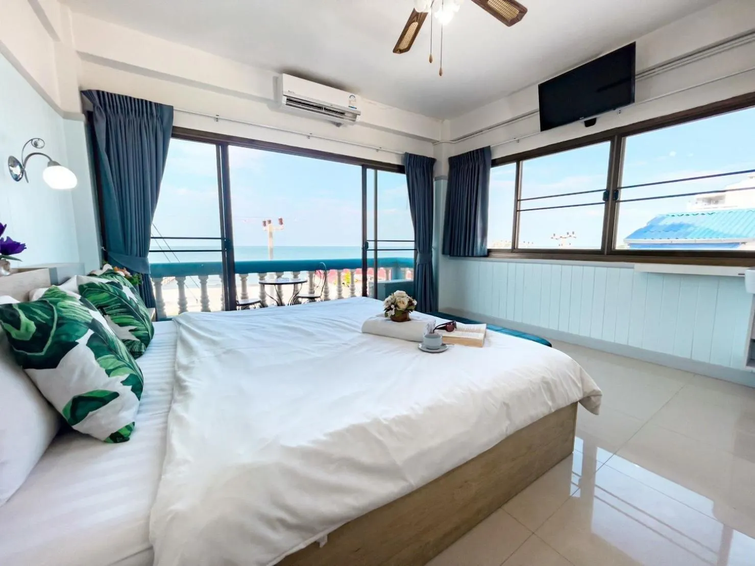 Bed in MANDARIN LODGE by victor