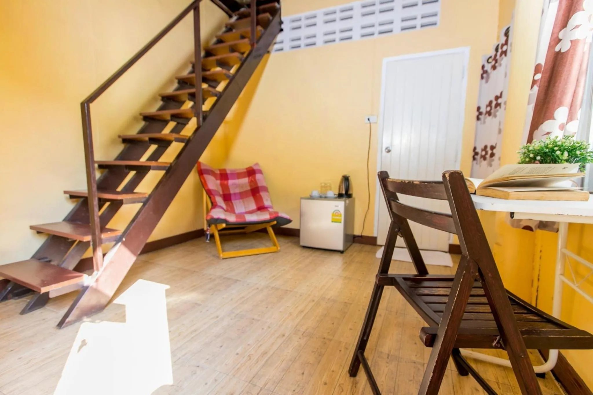 Photo of the whole room in MANDARIN LODGE by victor