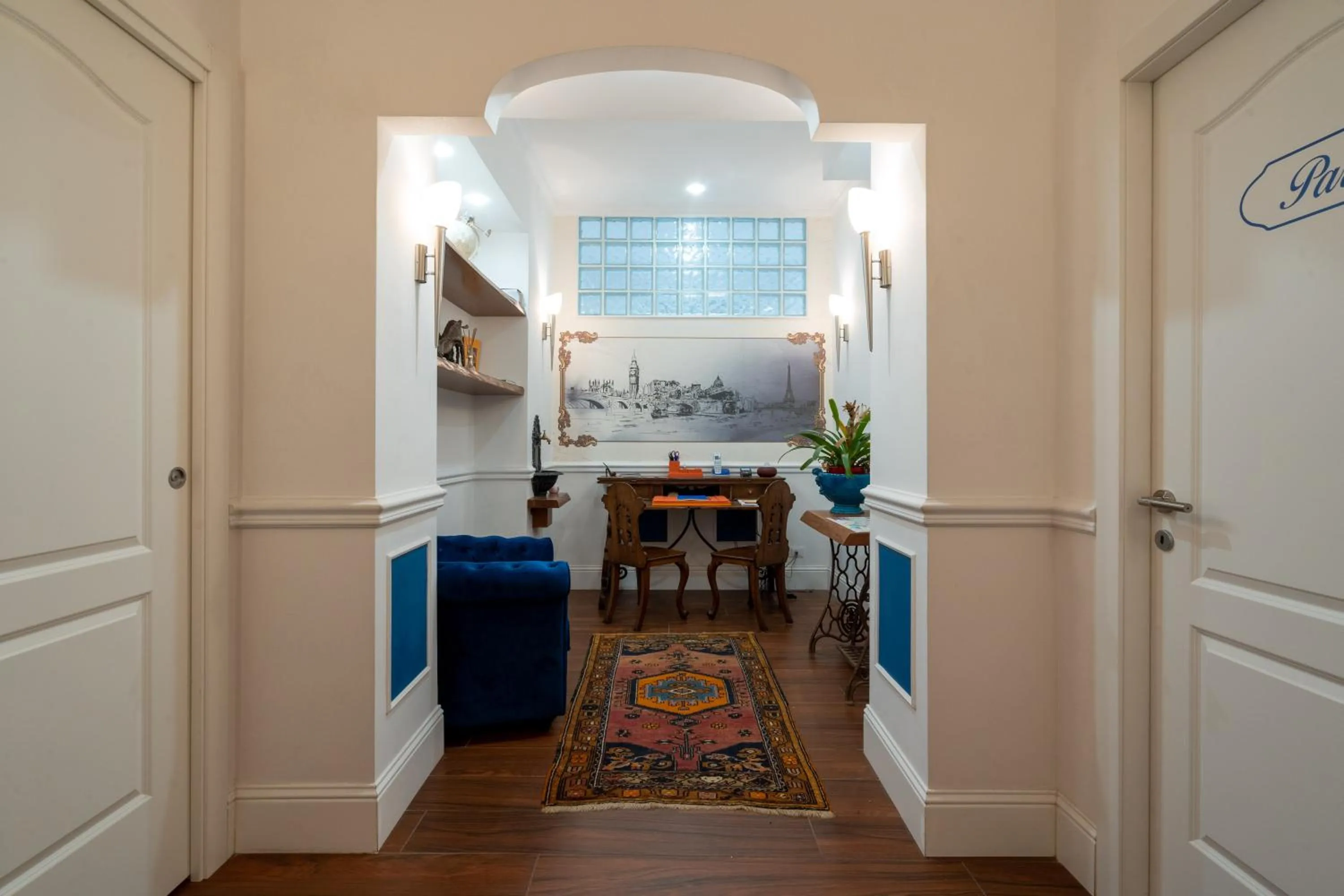 Lobby or reception in Capital Rooms