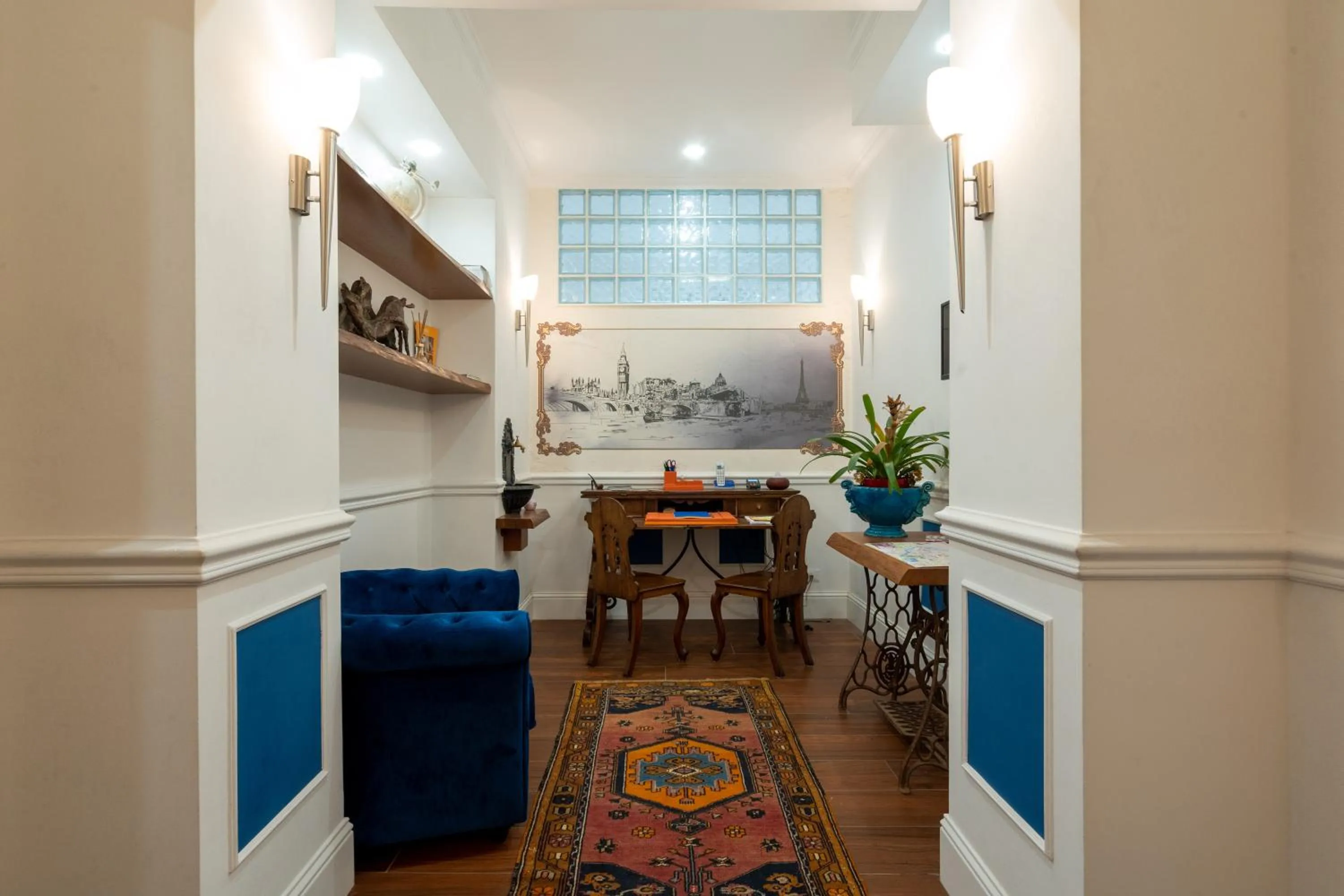 Lobby or reception in Capital Rooms