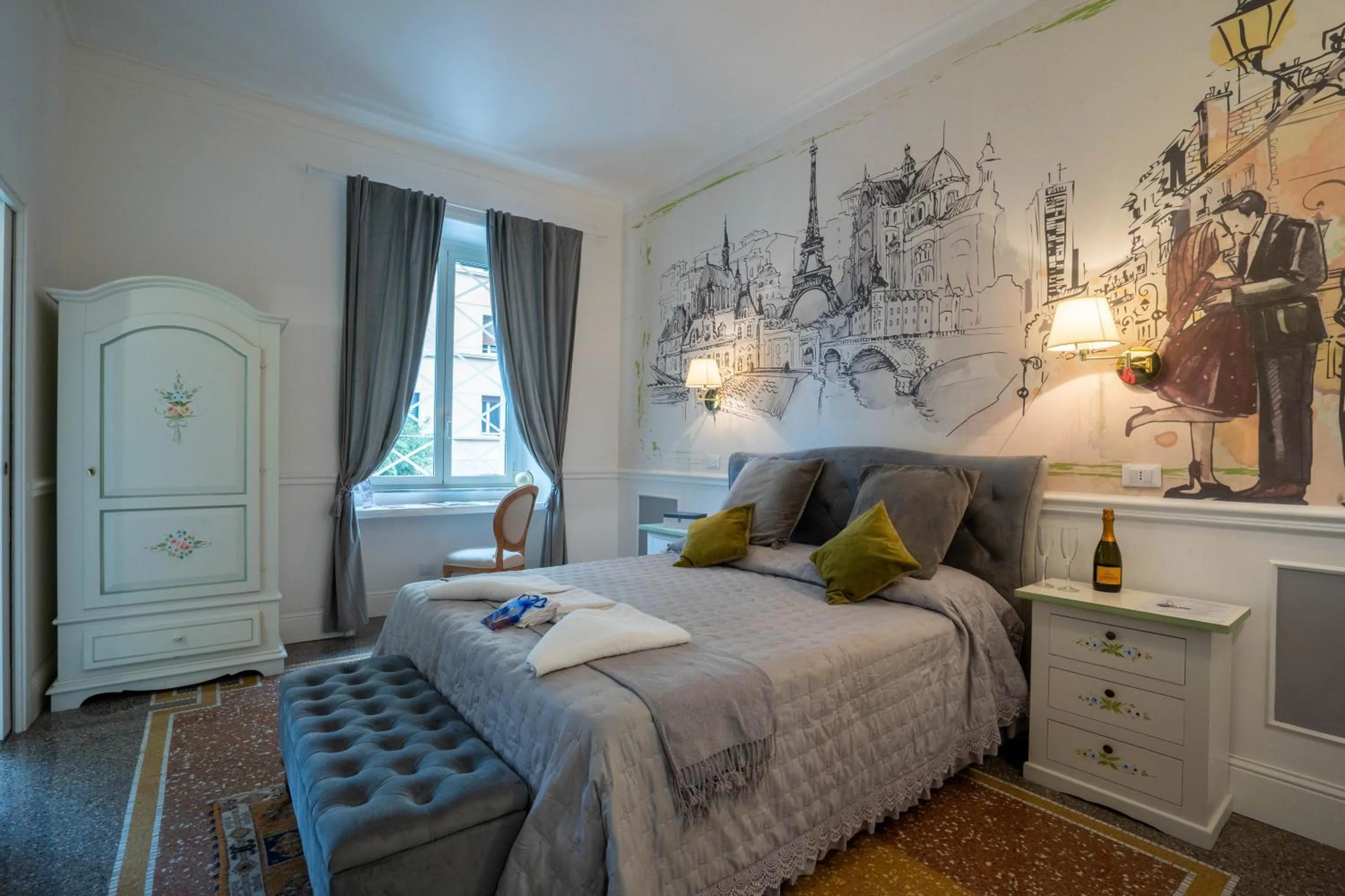 Photo of the whole room, Bed in Capital Rooms