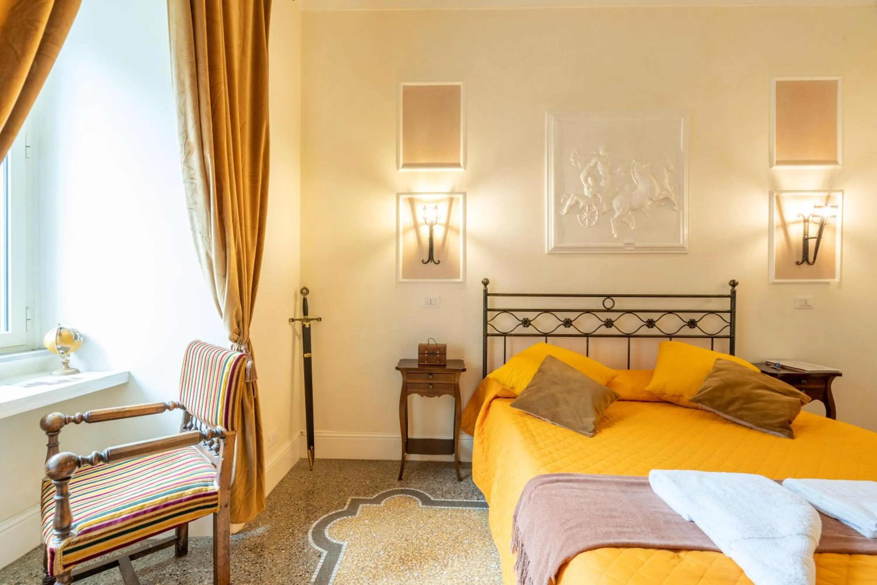 Photo of the whole room, Bed in Capital Rooms