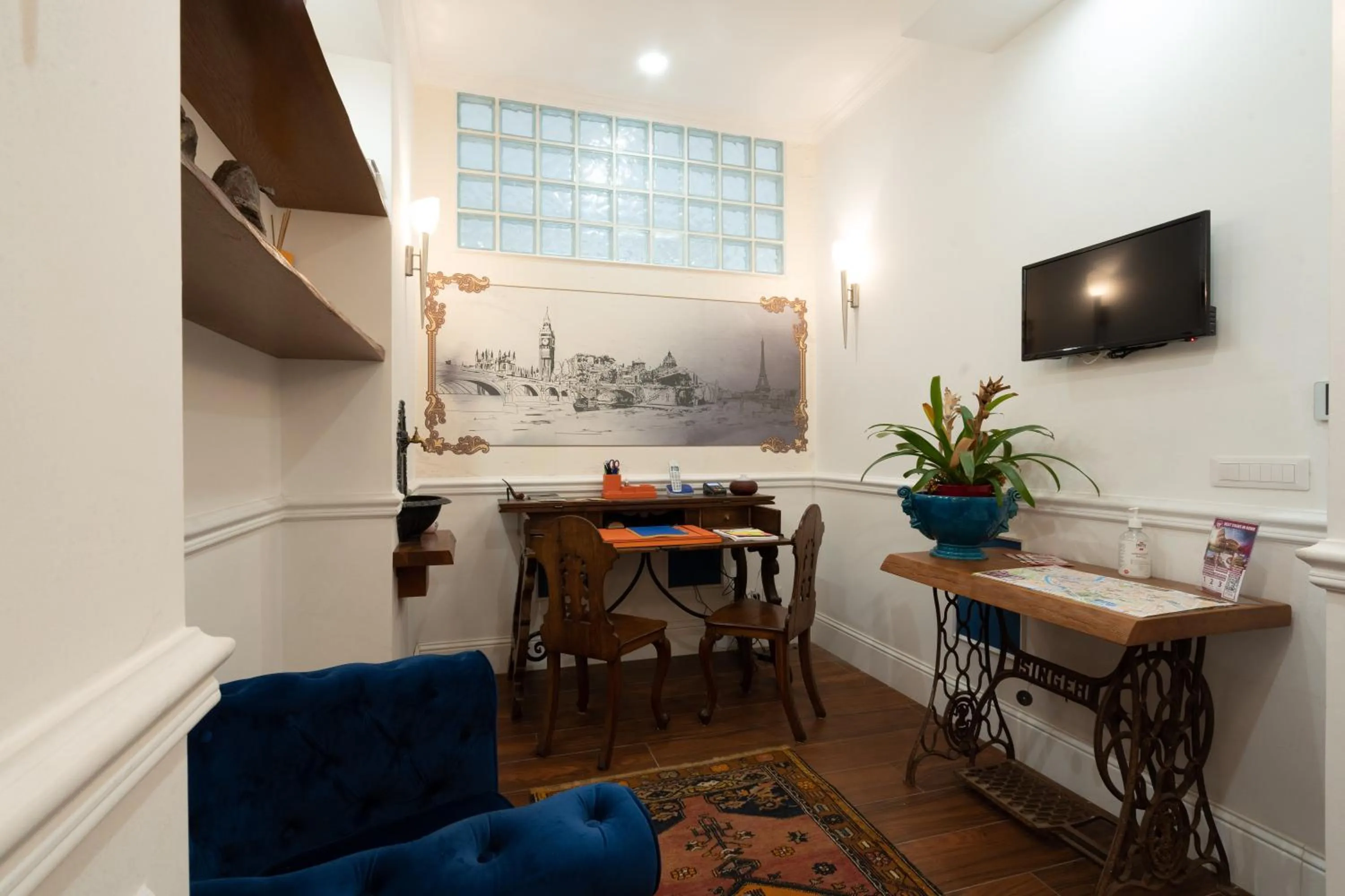 Lobby or reception in Capital Rooms