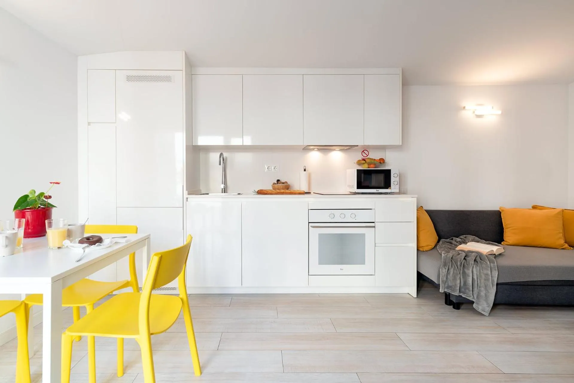 Kitchen or kitchenette in Castell Beach Aparthotel