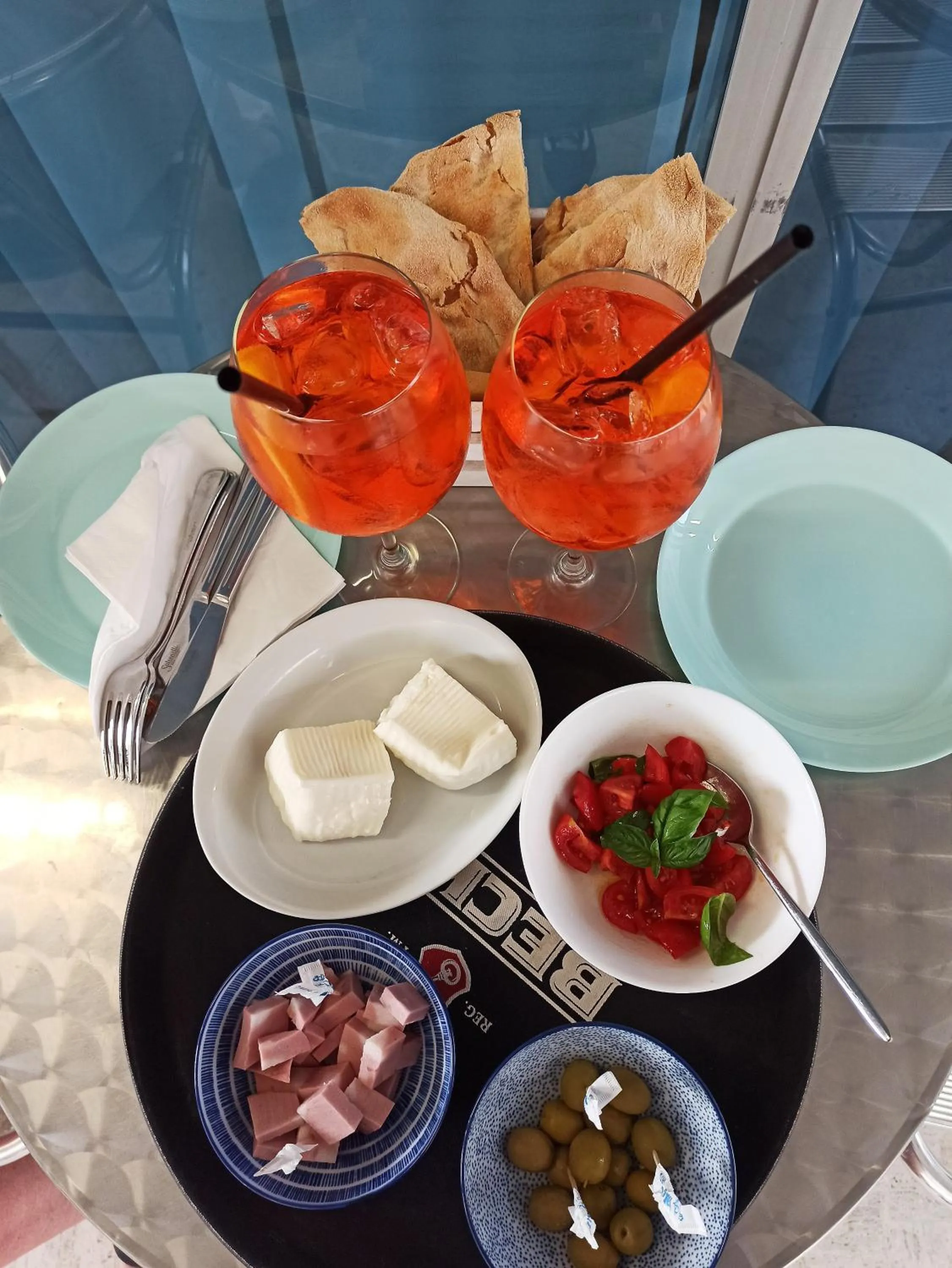 Food and drinks in Arix Hotel