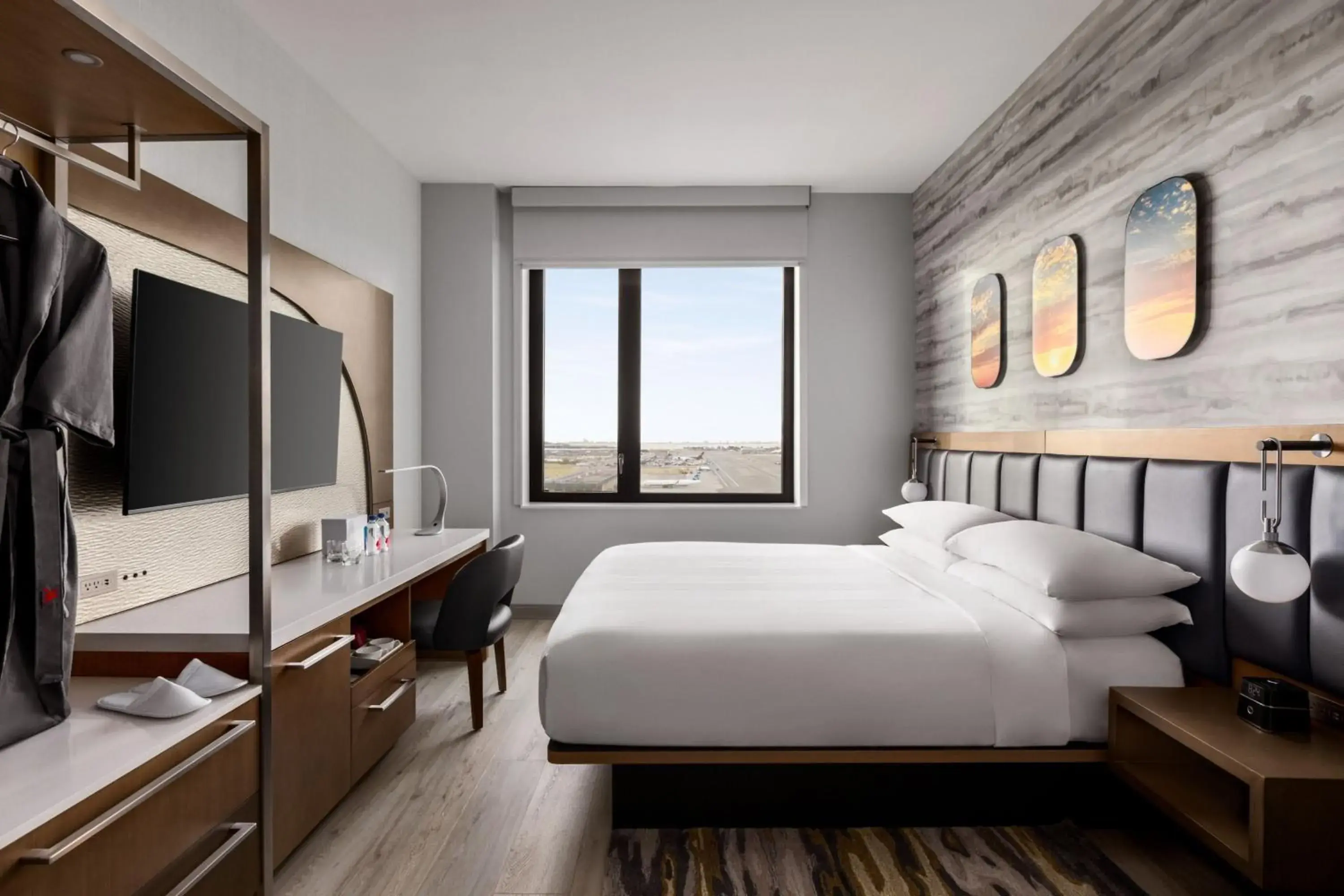 Club Level King Room - Hearing Accessible in Marriott New York JFK Airport Club Level King Room - Hearing Accessible in Marriott New York JFK Airport