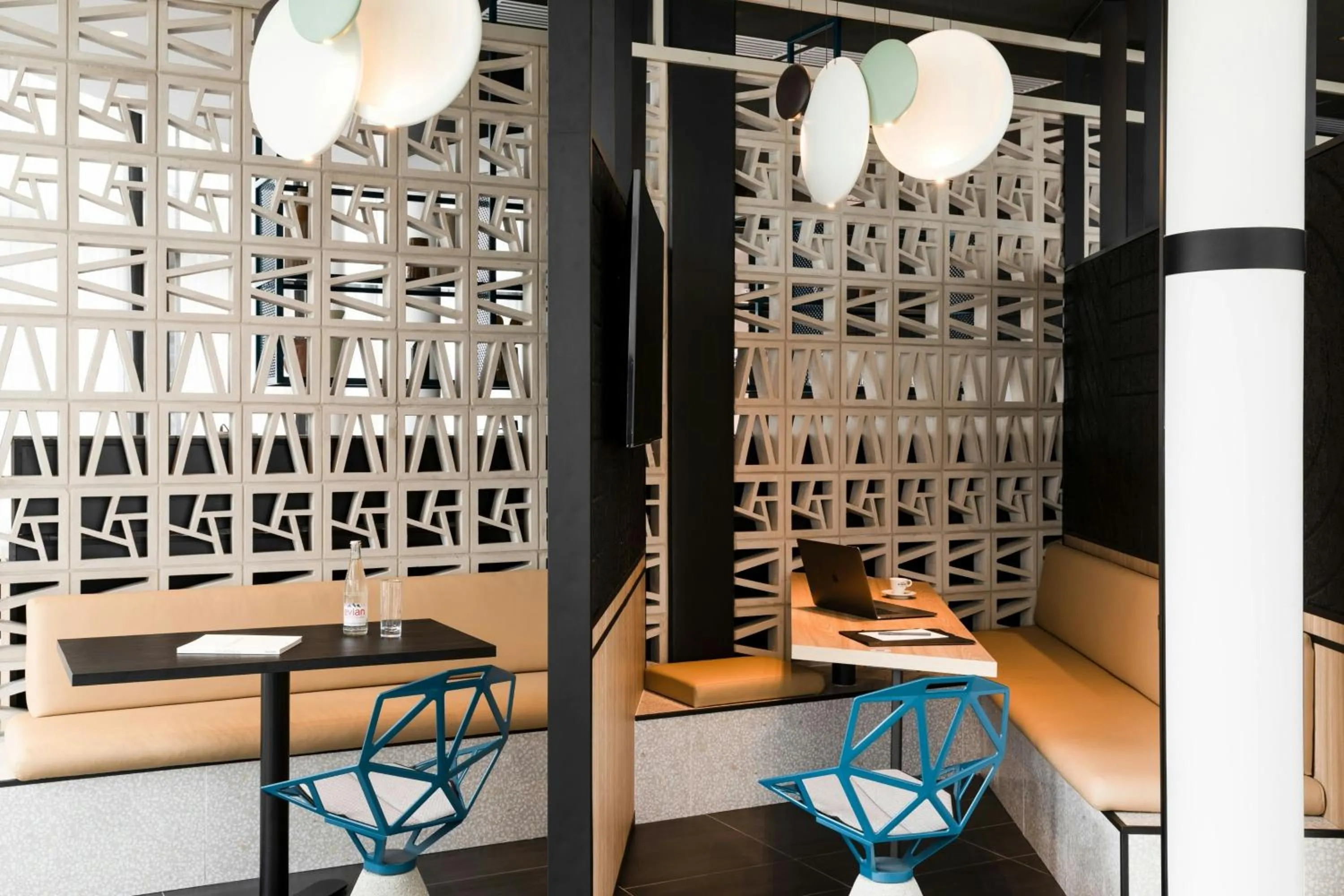 Lobby or reception in Courtyard by Marriott Paris Creteil