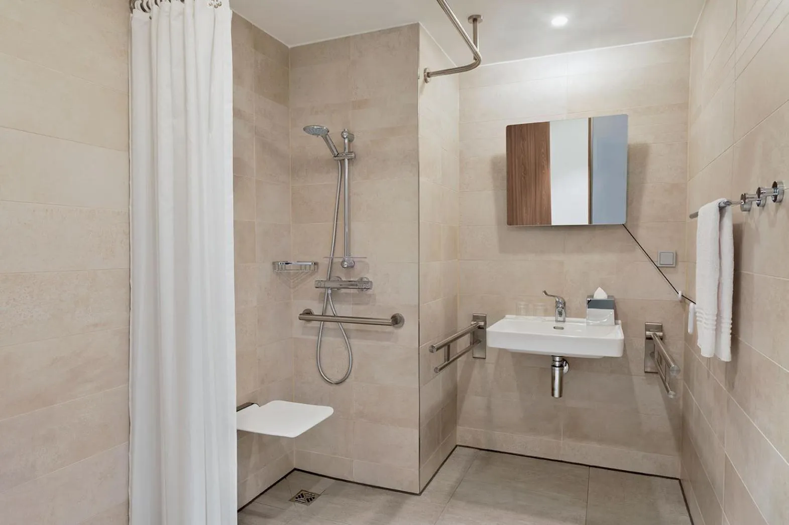 Shower in Courtyard by Marriott Szczecin City