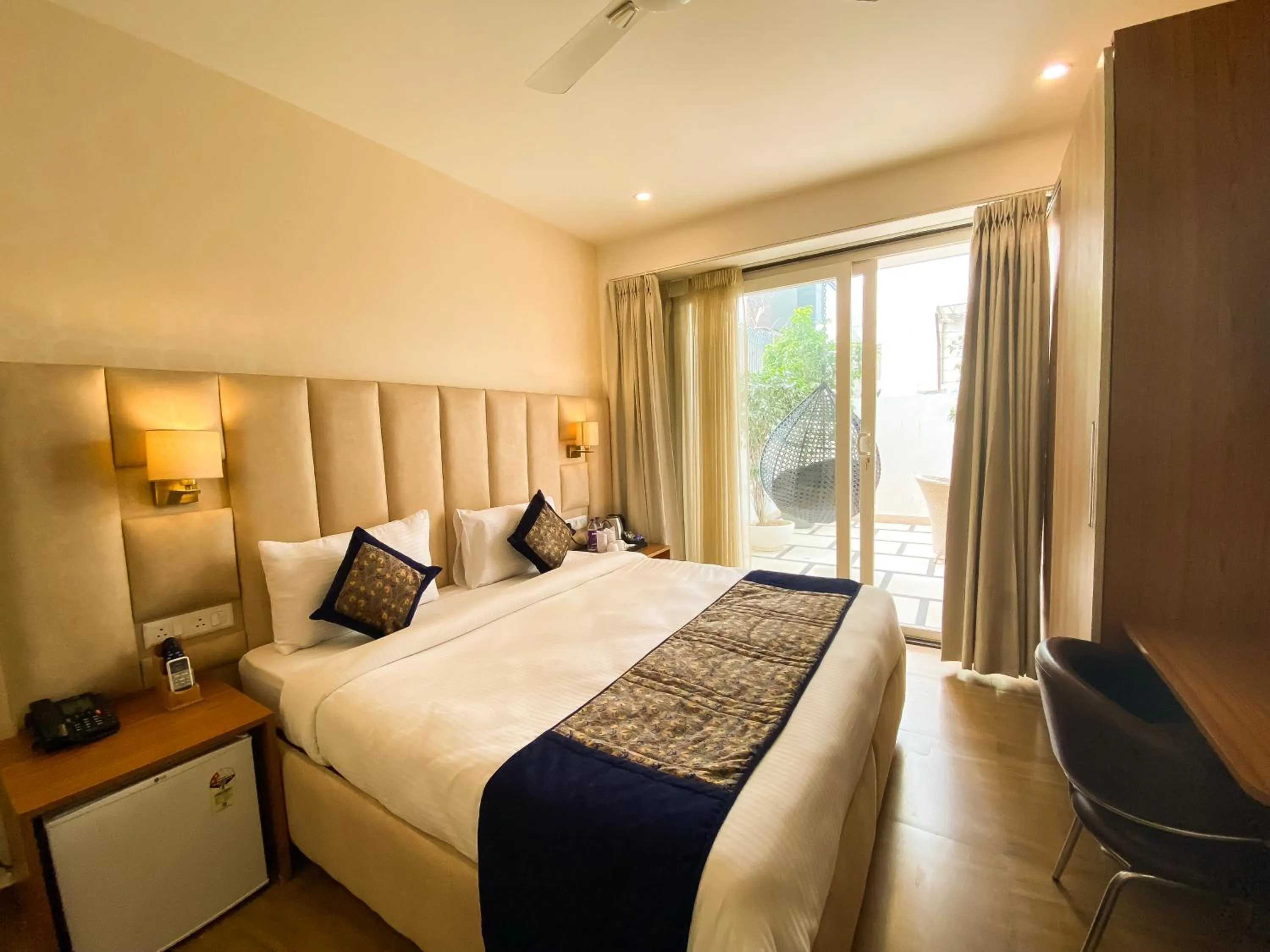 Bed in Sky Suites Huda City Center