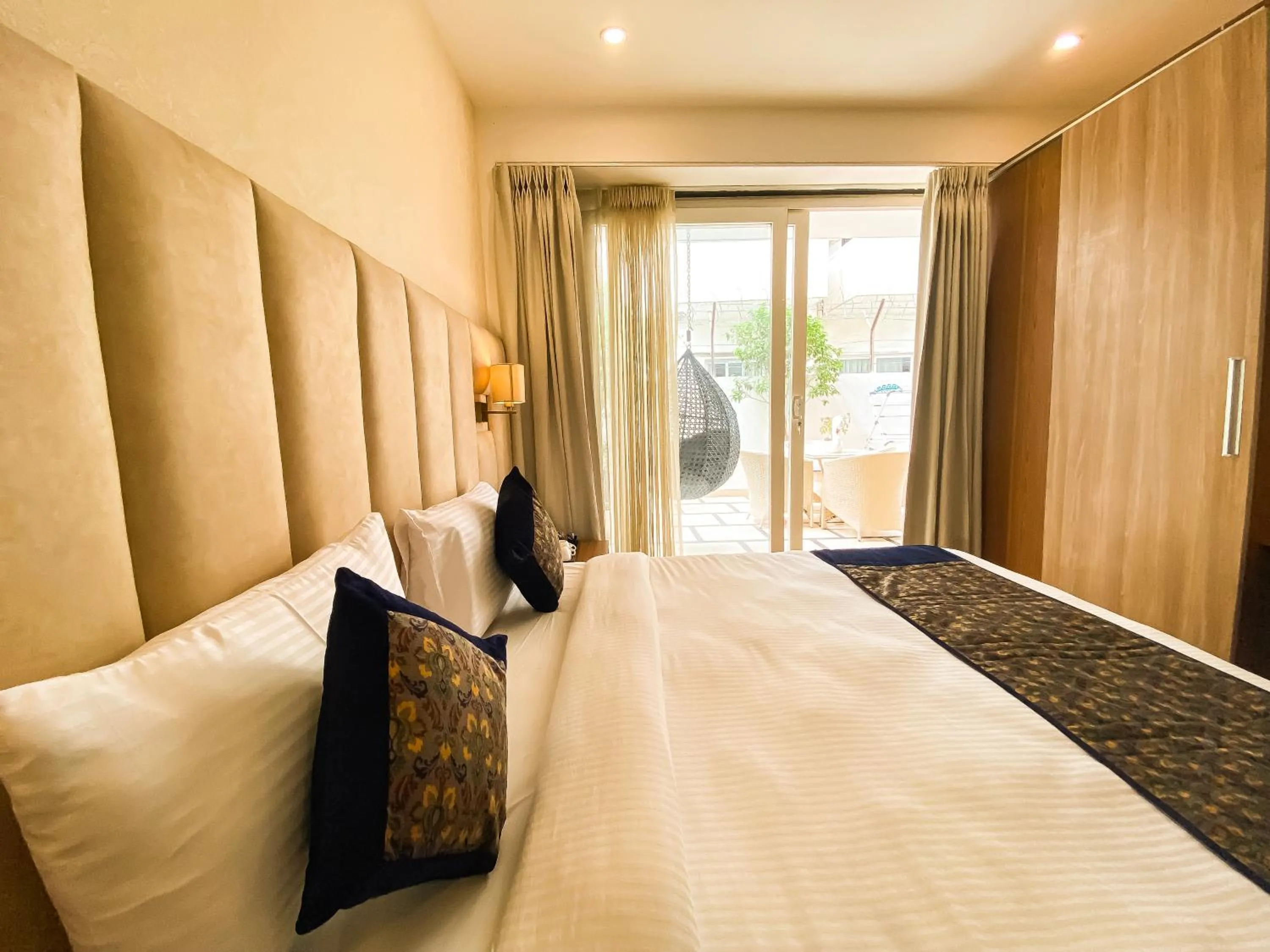 Living room, Bed in Sky Suites Huda City Center