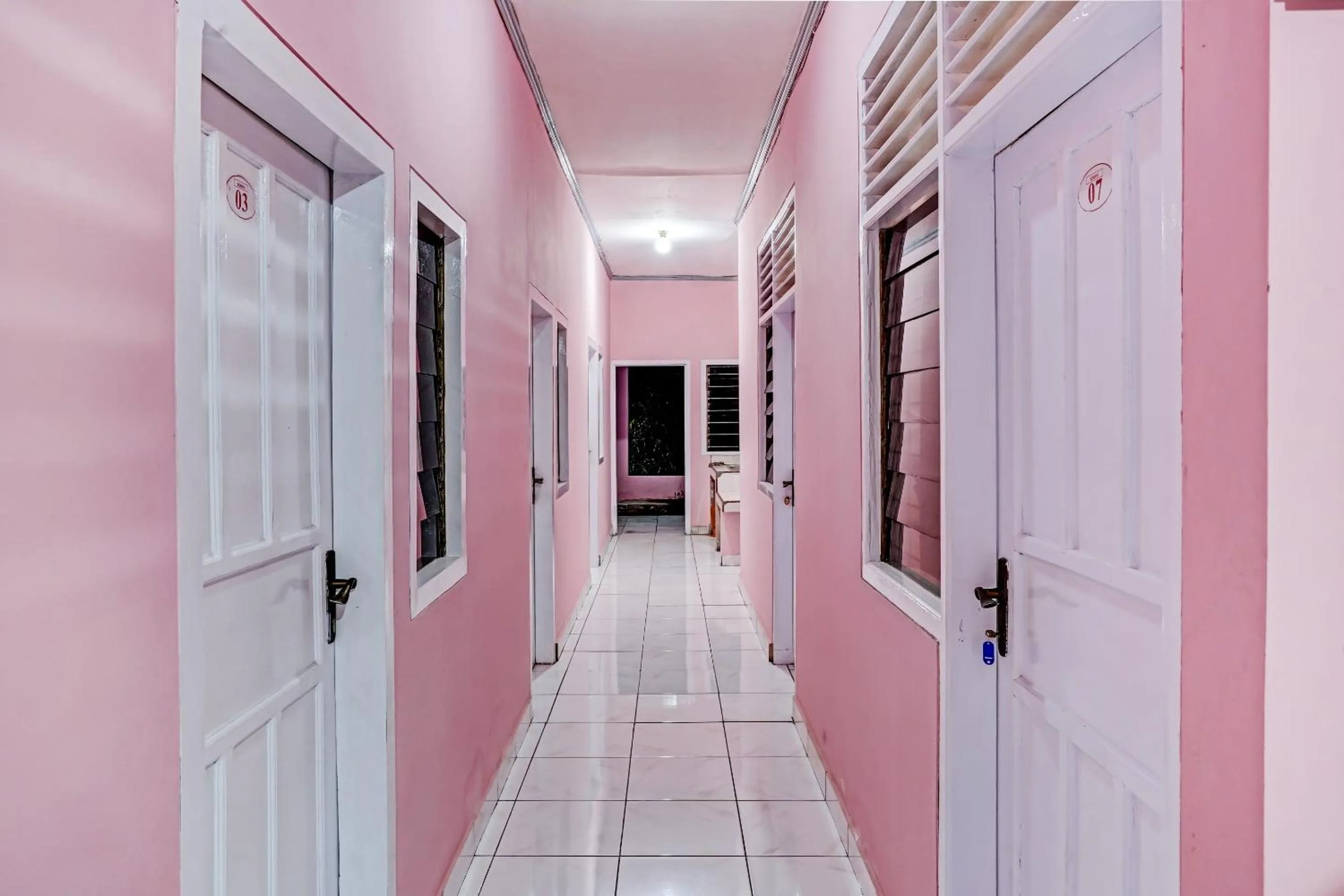 Lobby or reception in OYO 90289 Lestari Syariah Homestay