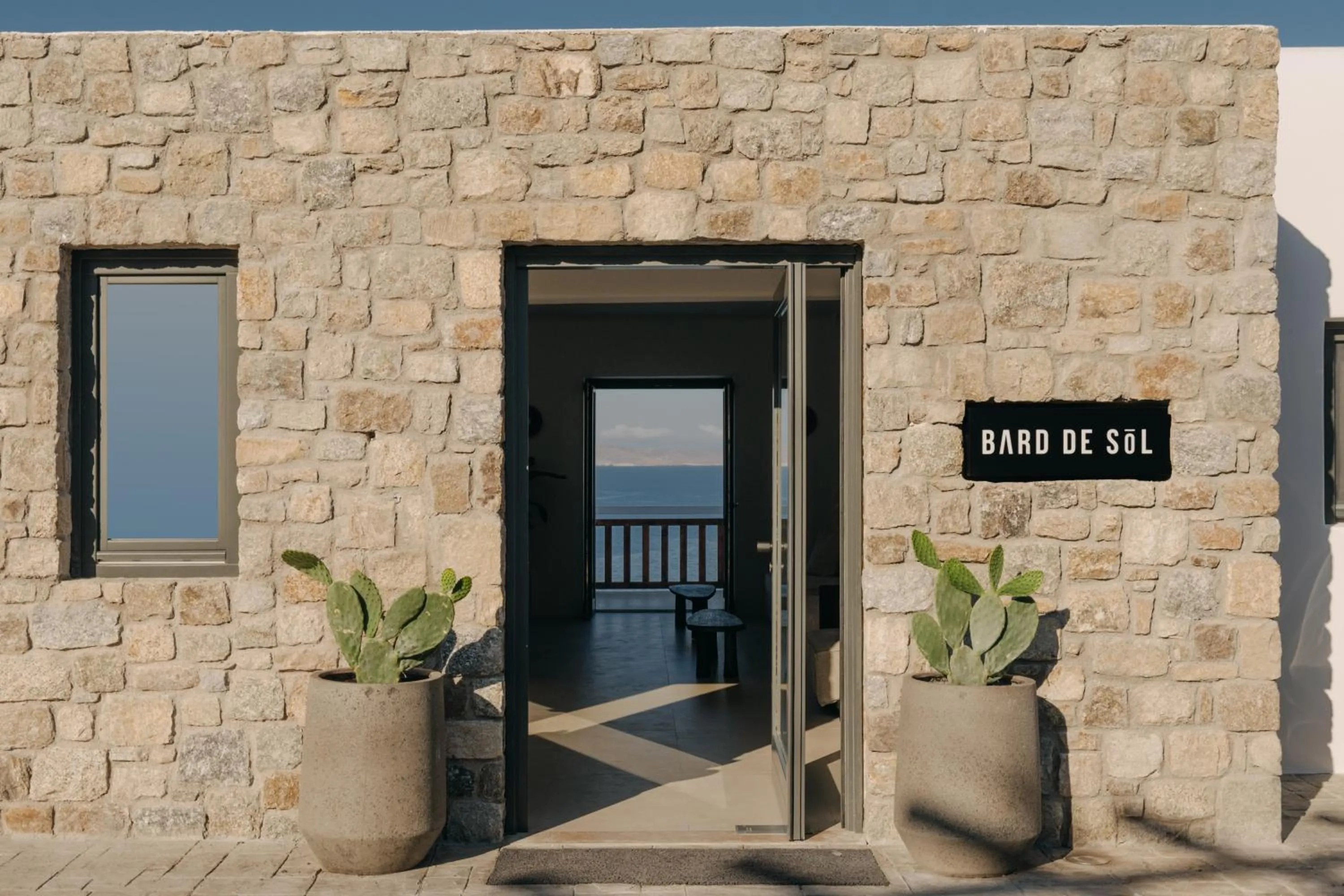 Facade/entrance in Bard De Sol