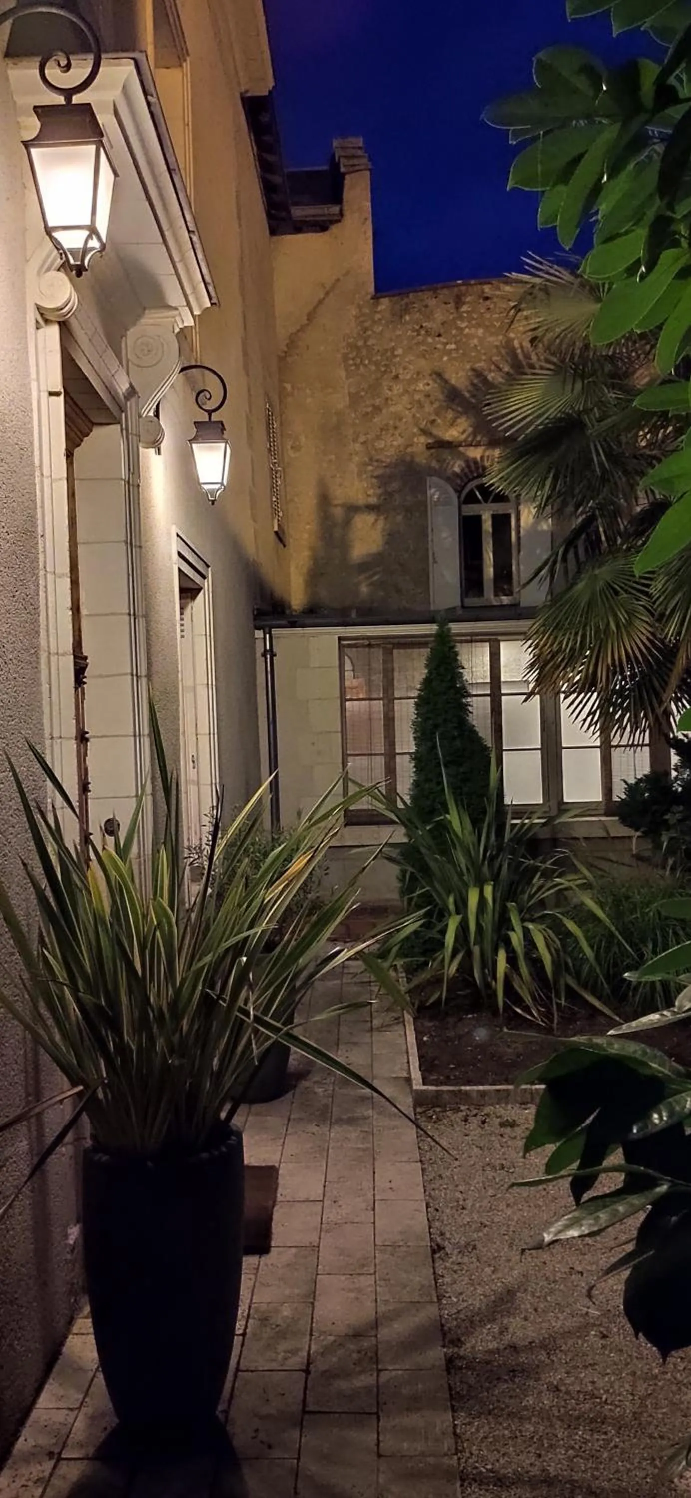 Facade/entrance in DEMEURE DES CORDELIERS avec parking privé