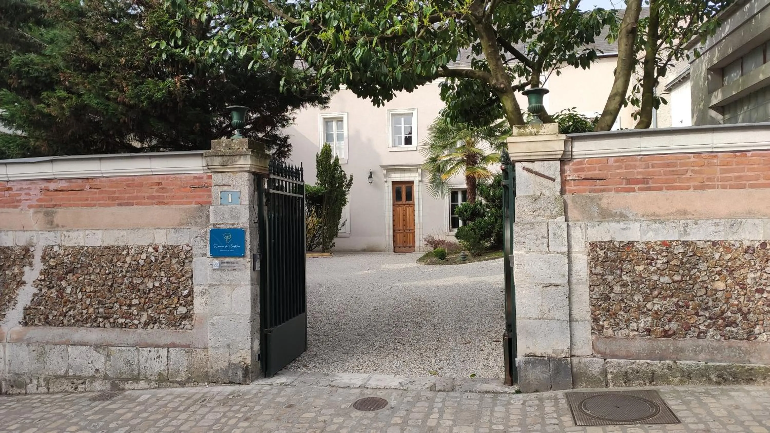 Property building in DEMEURE DES CORDELIERS avec parking privé